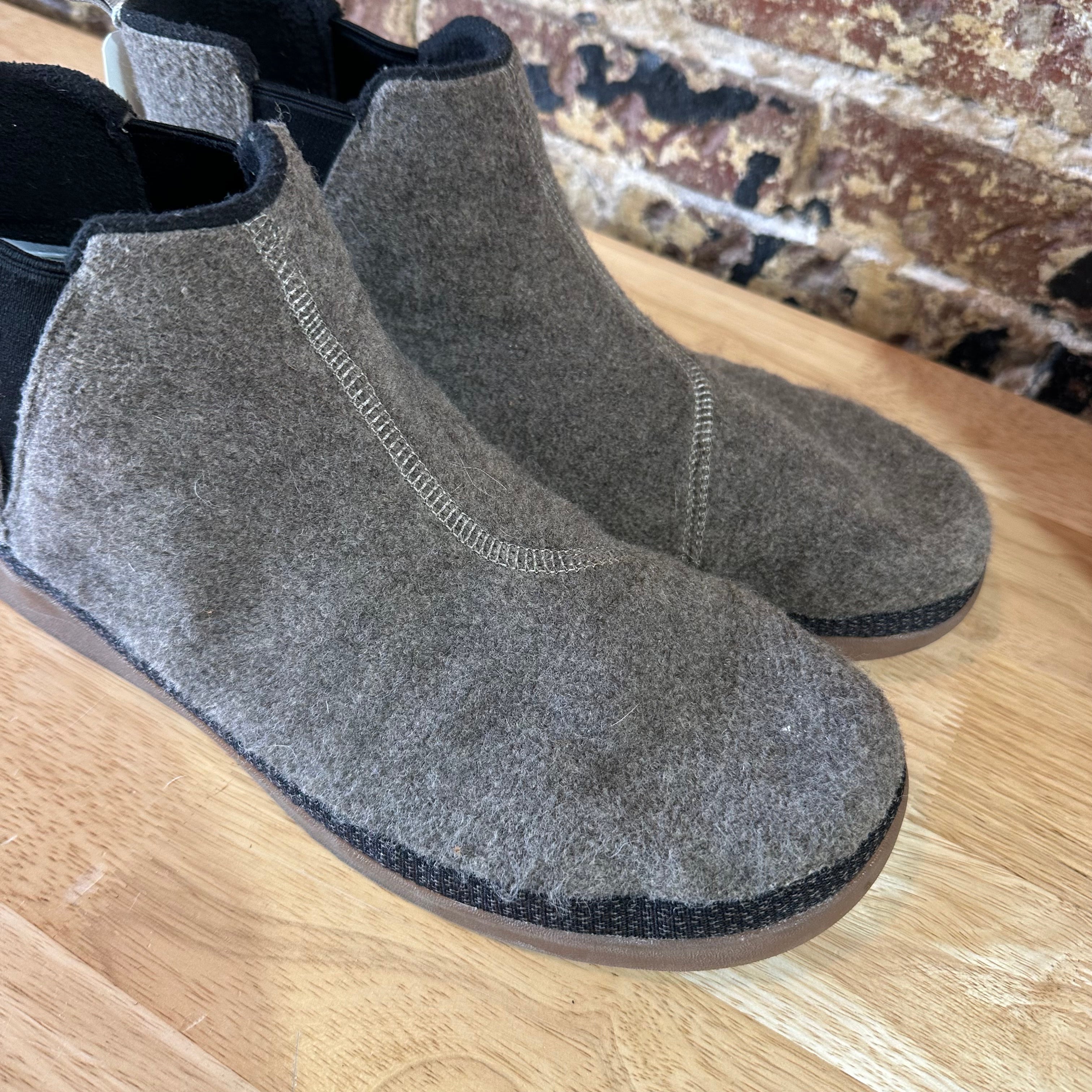 Chaco Womens 13 Brown Boots