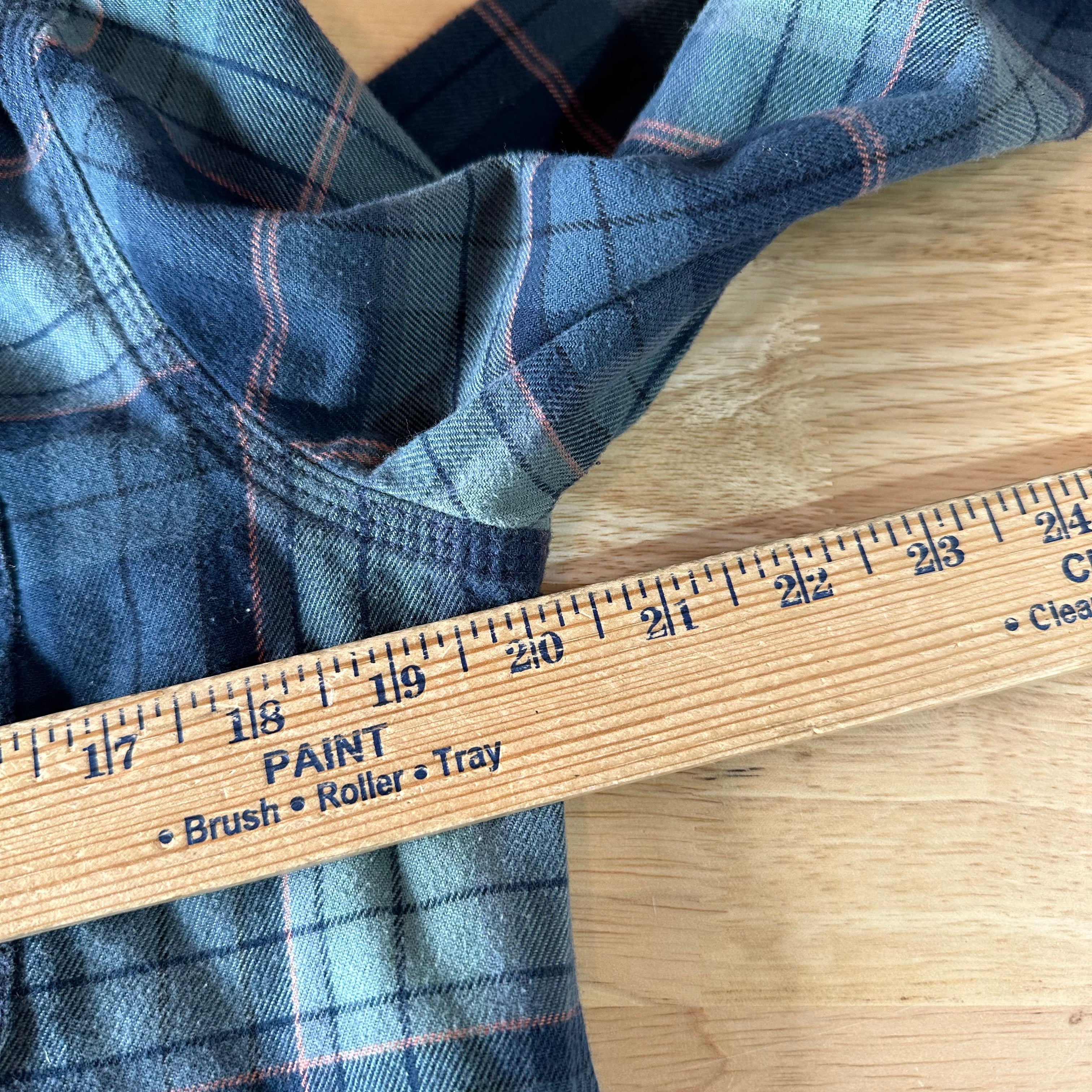 Carhartt Womens Medium Button Up Flannel Shirt Blue Plaid long sleeve