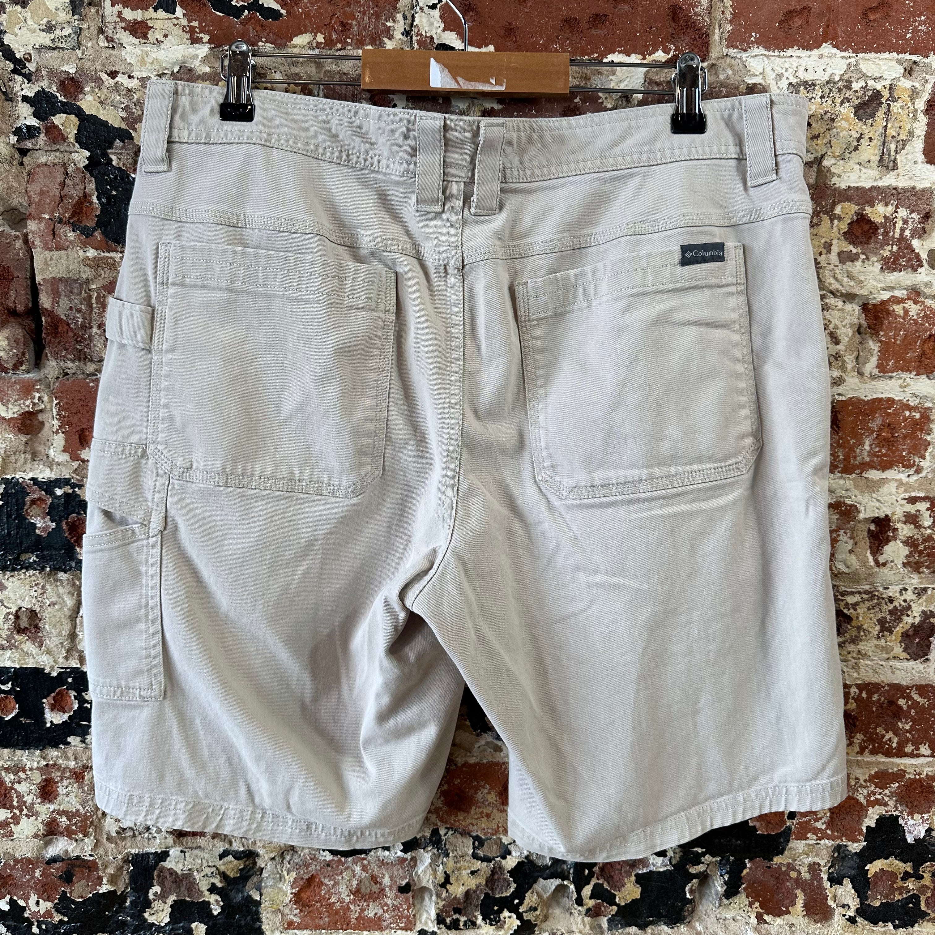 Columbia Mens 34 Tan Shorts