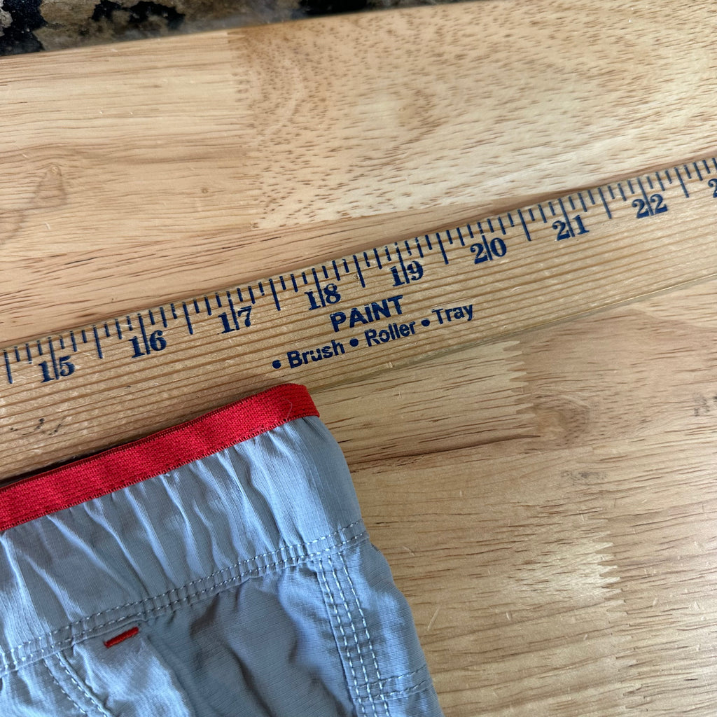 The North Face Shorts Men's Size Large Gray 36x8.5" Casual Gym