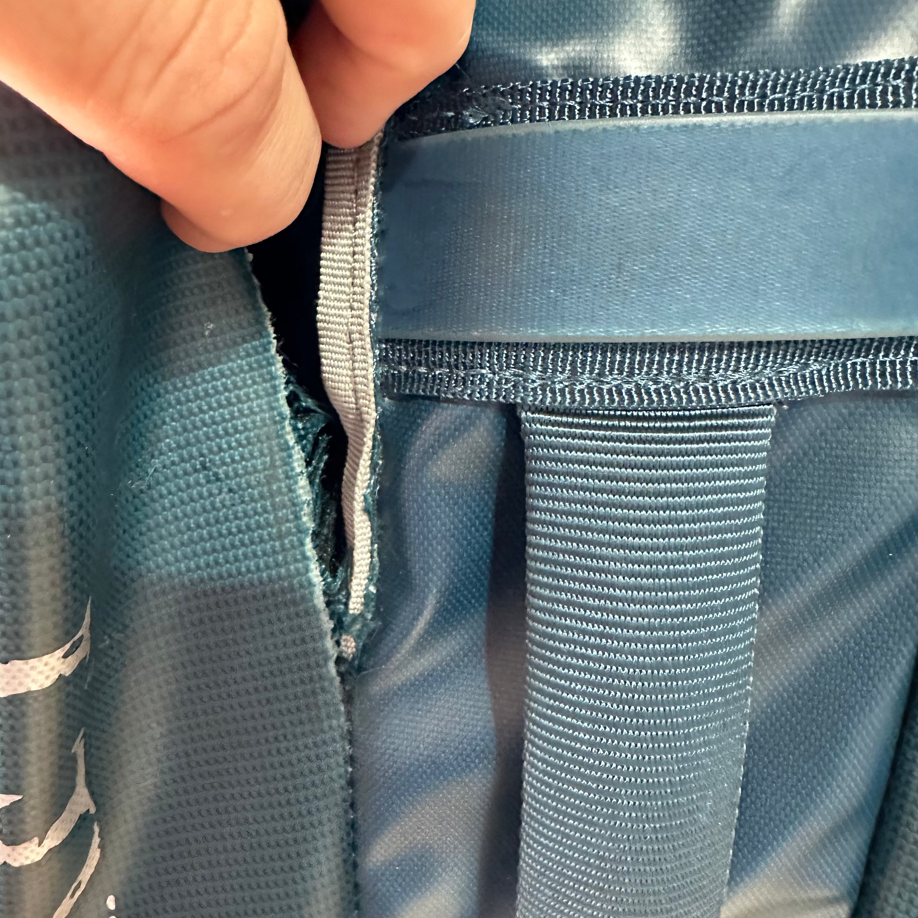 Osprey Transporter 60 Rolling Duffel Bag Blue travel WORN