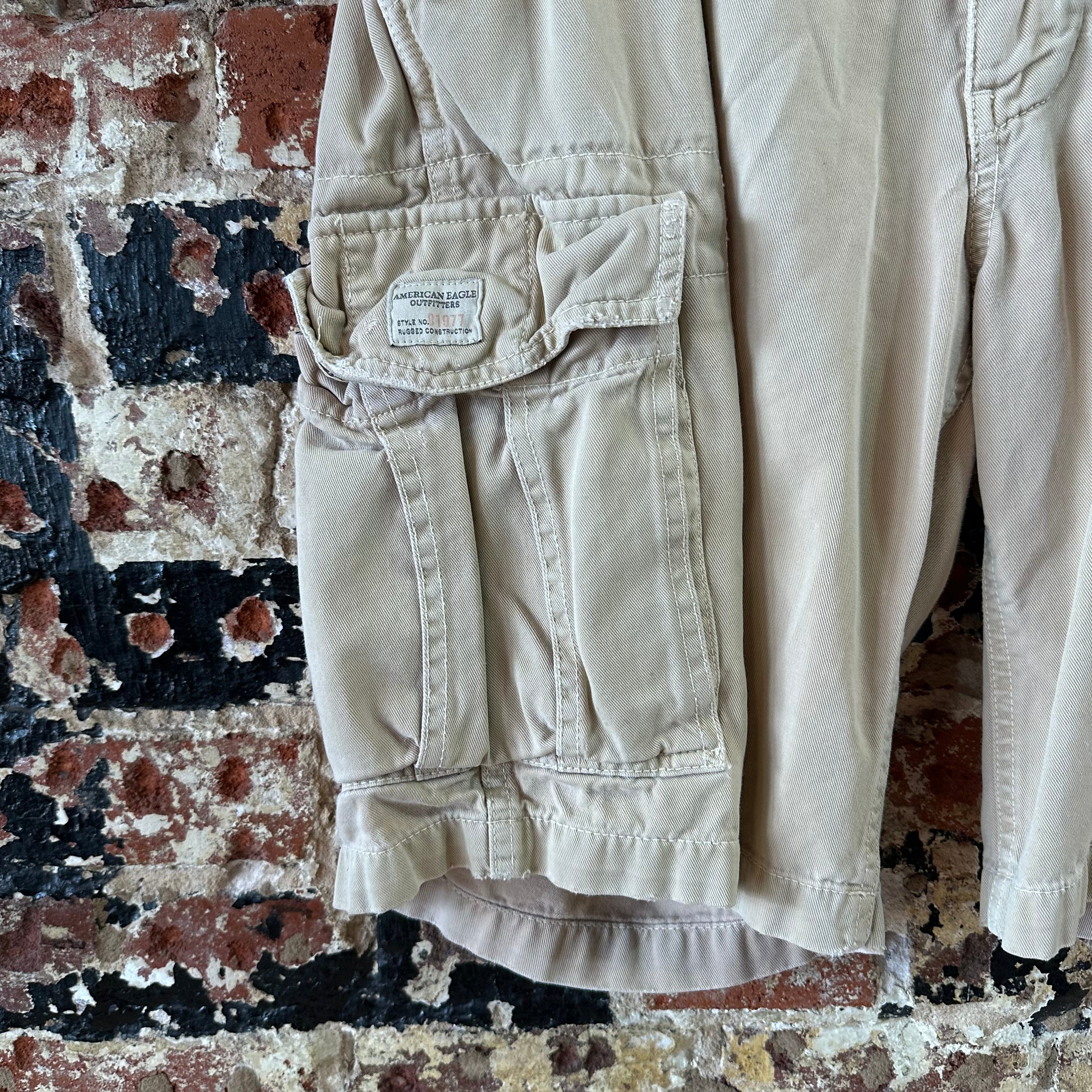 American Eagle Outfitters Classic Length Cargo Shorts Mens 32 Tan 10.5" inseam