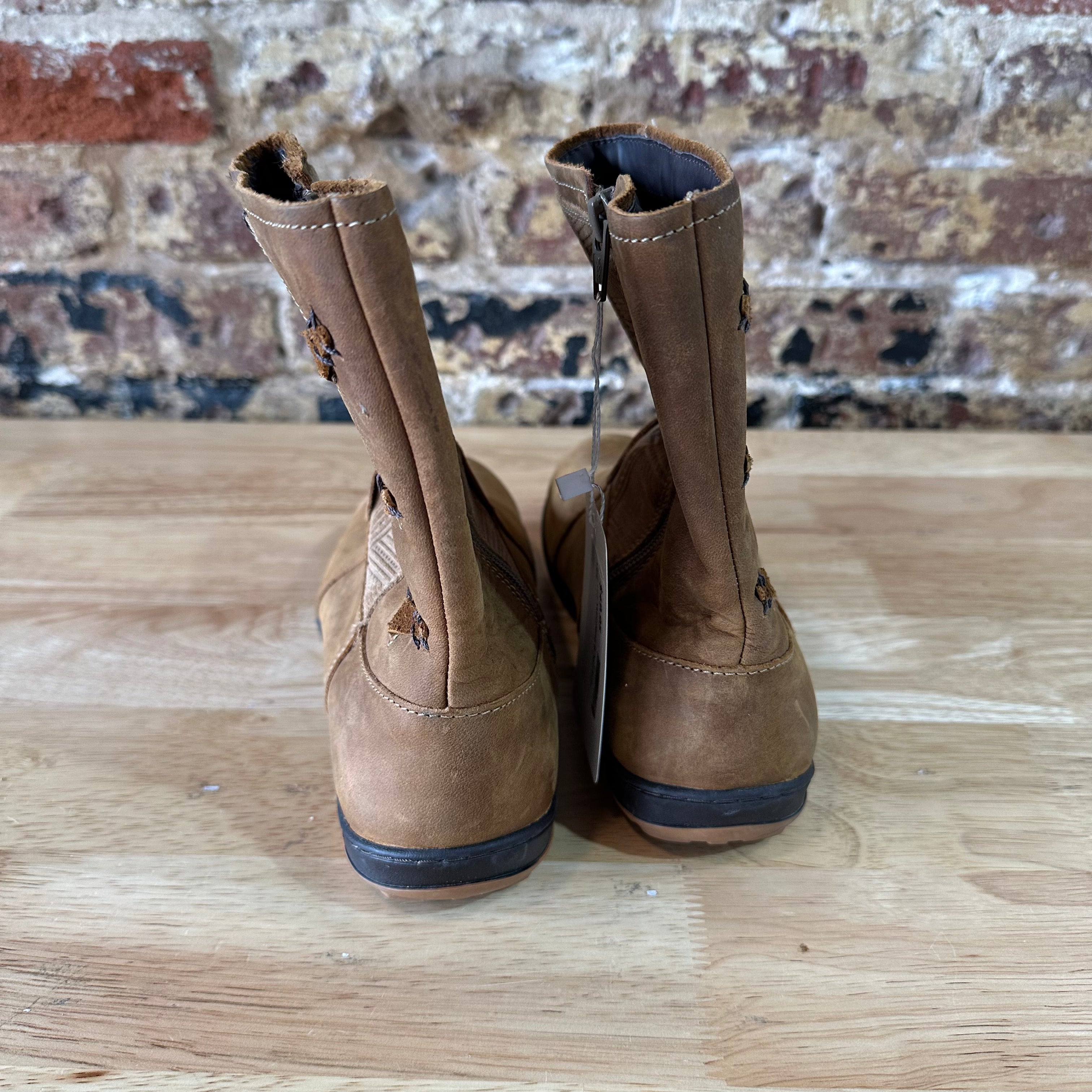 Merrell Ashland Vee Mid Boots Leather Brown Womens Waterproof Size 8