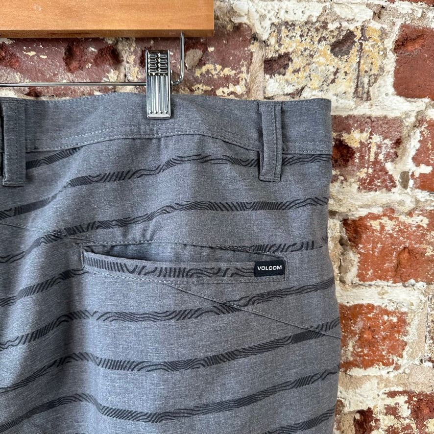 Volcom Shorts Mens 40