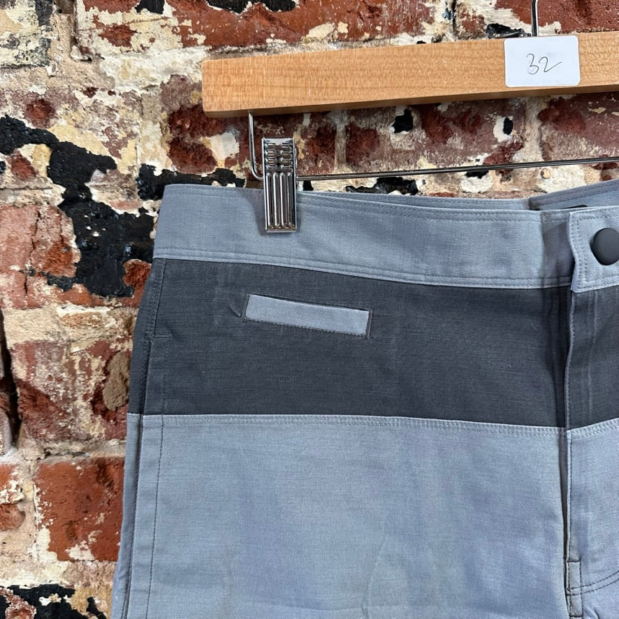 Hurley Shorts Mens 32