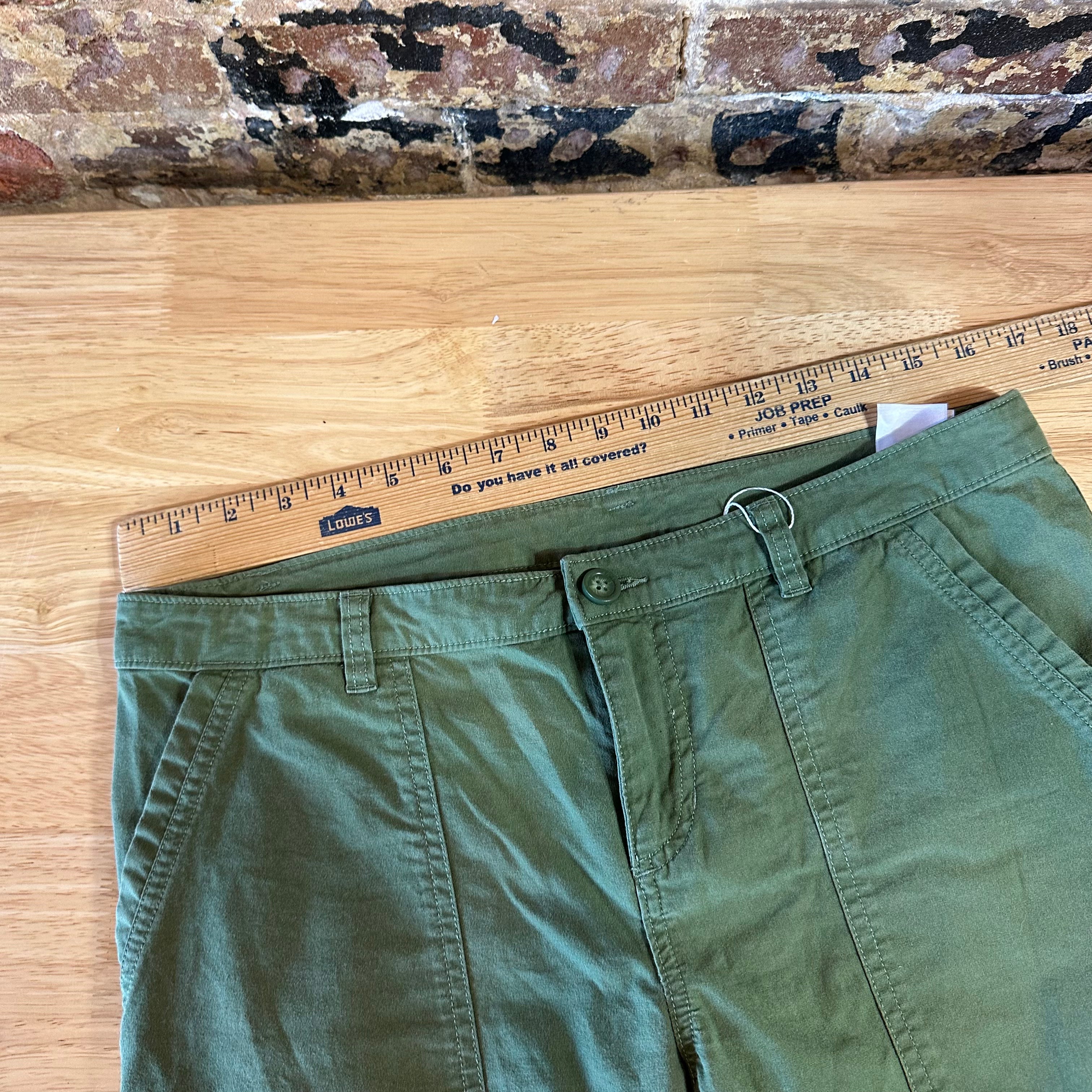 Patagonia Womens 8 Green Capris