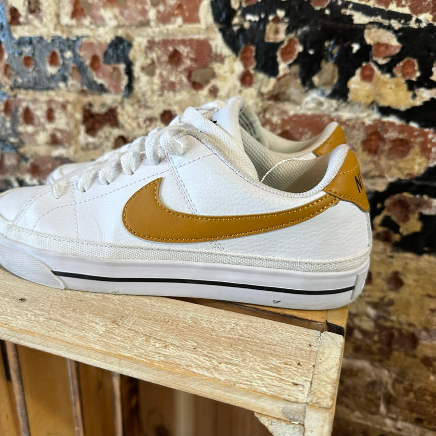 Nike Womens 6.5 Shoes