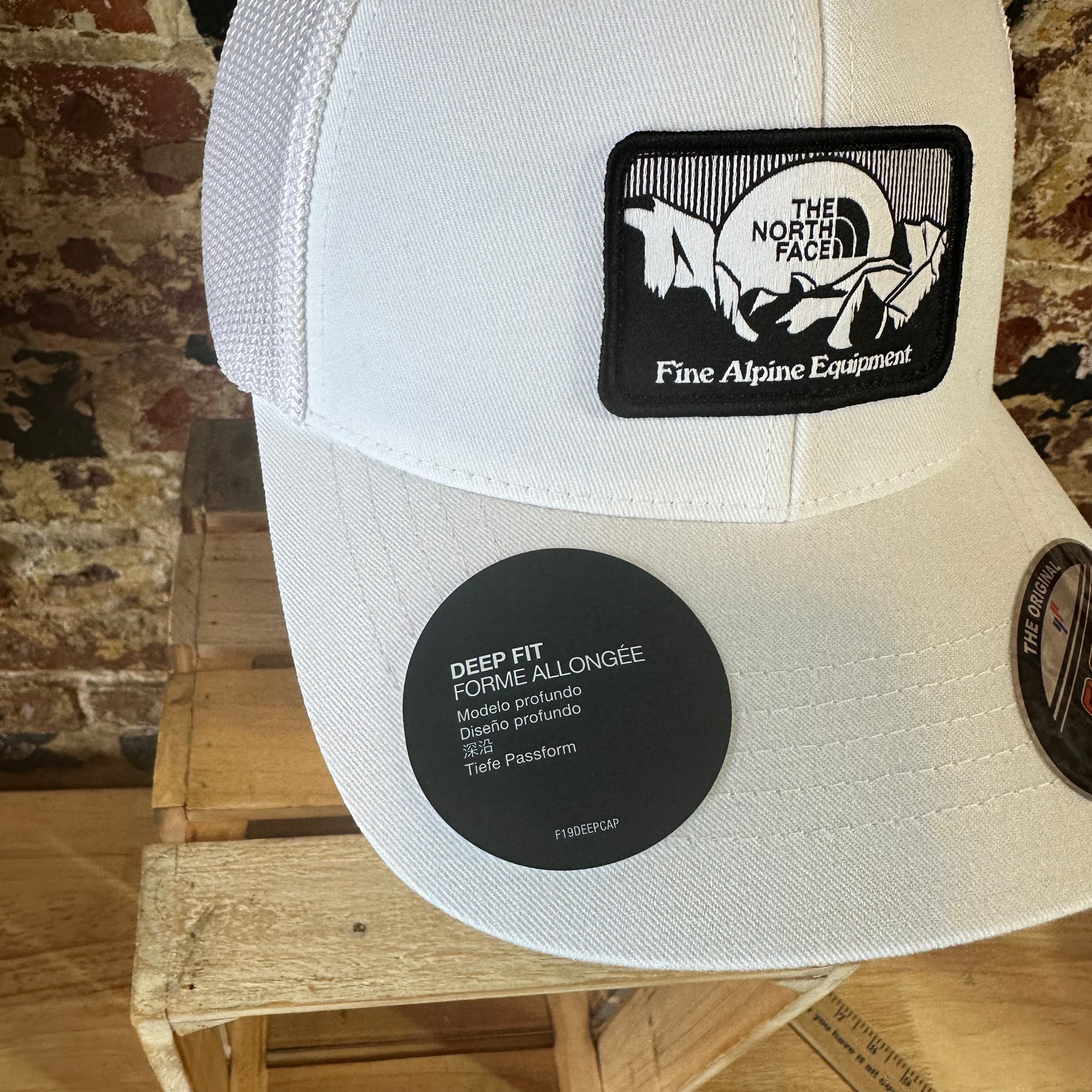 North Face S/M Fitted White Hat NEW
