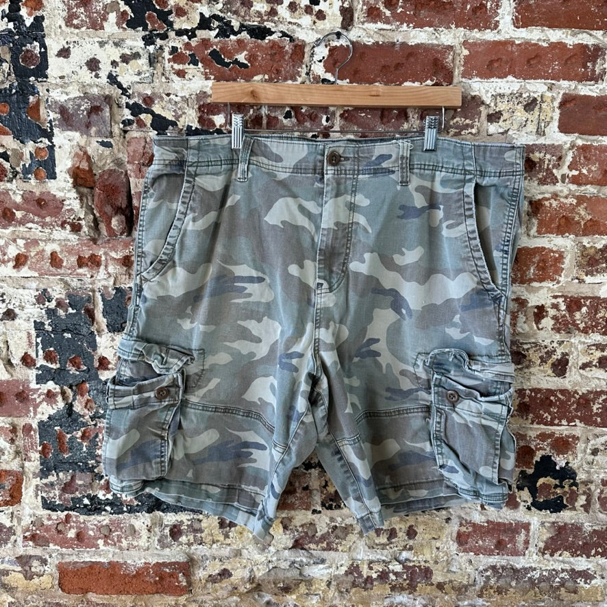 American Eagle Camo Cargo Shorts Men’s 42 Extreme Flex Army