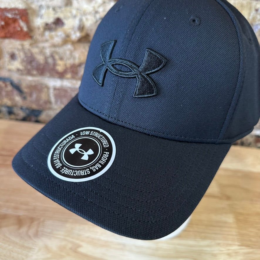 Under Armour UA Men's Black w/black logo Classic Fit M/L Cap Hat NWT
