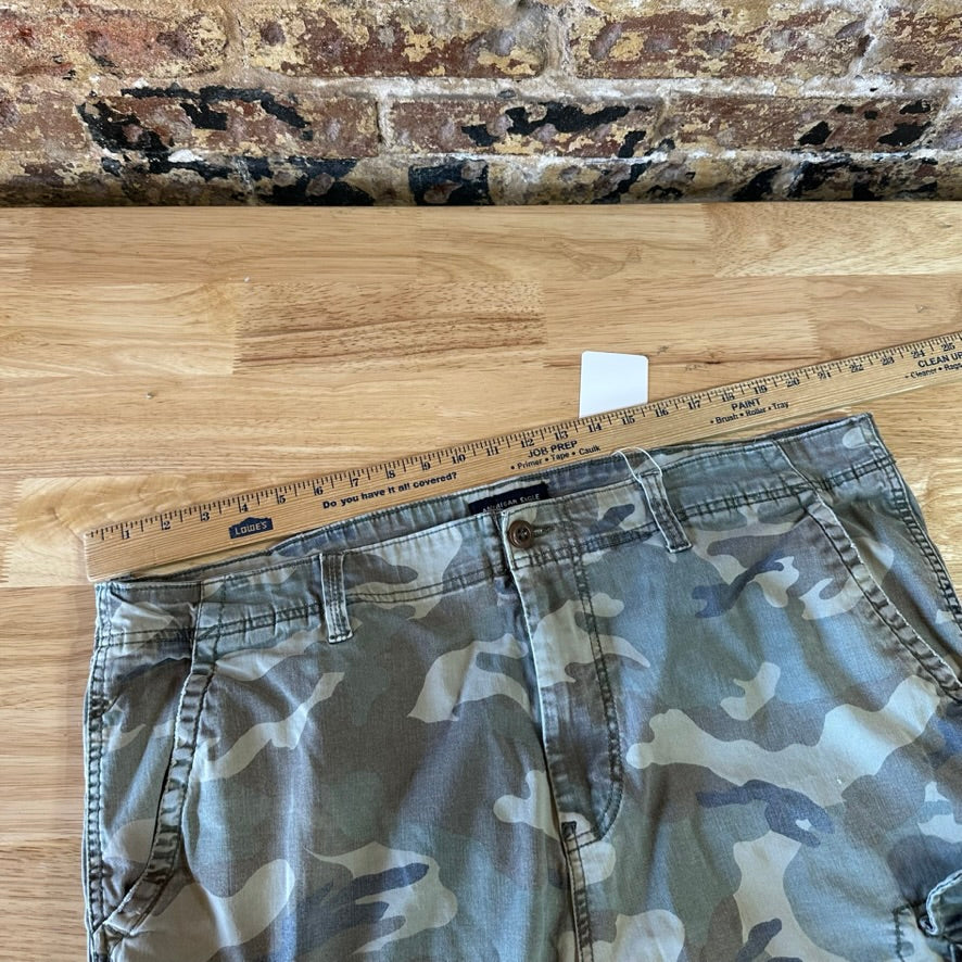 American Eagle Camo Cargo Shorts Men’s 42 Extreme Flex Army