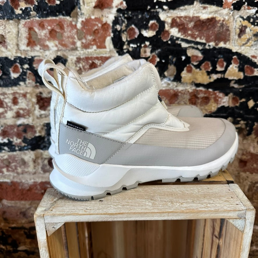 North Face Woman's 8 Cream Boots