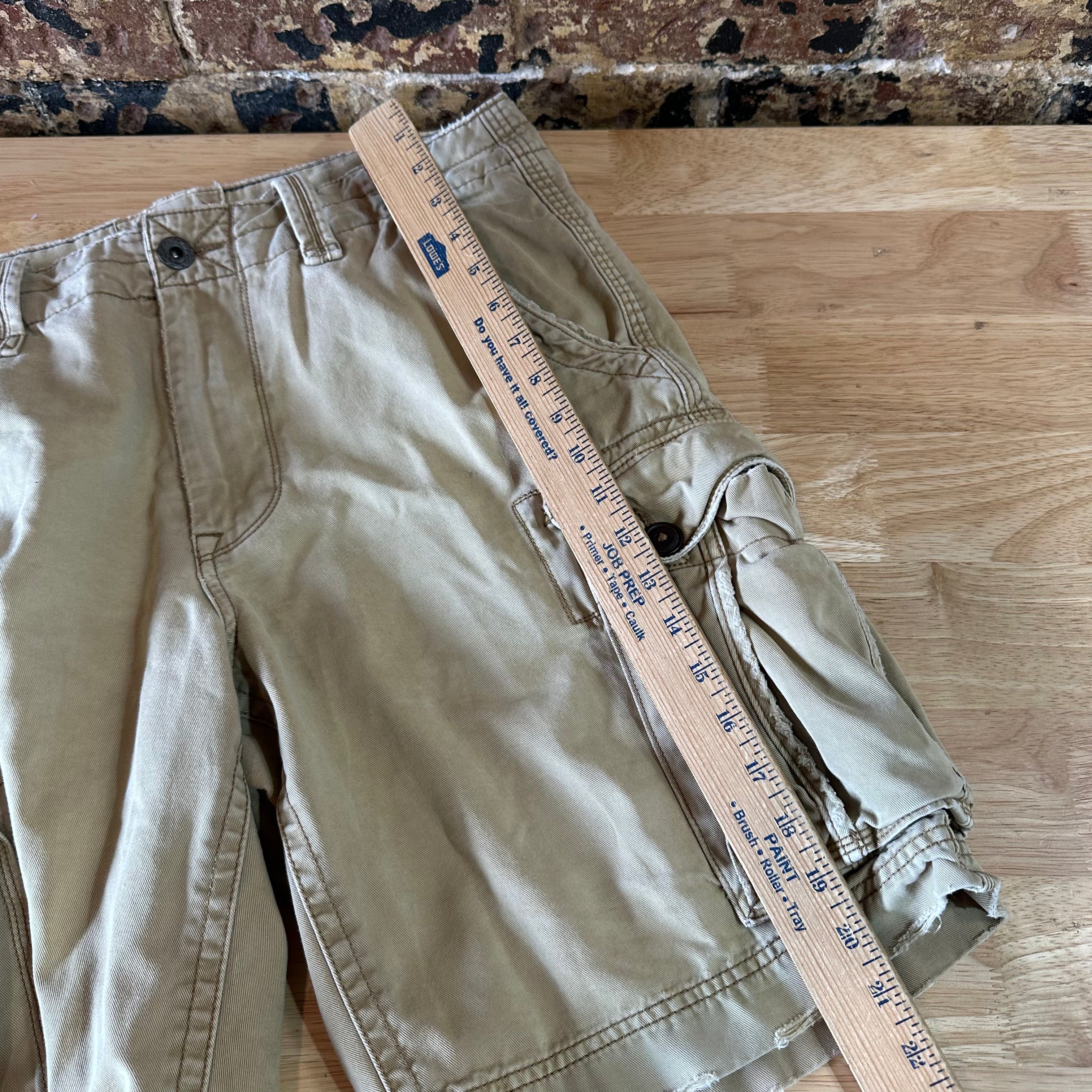 American Eagle Outfitters Classic Cargo Shorts Mens 34 Tan 10.5" inseam