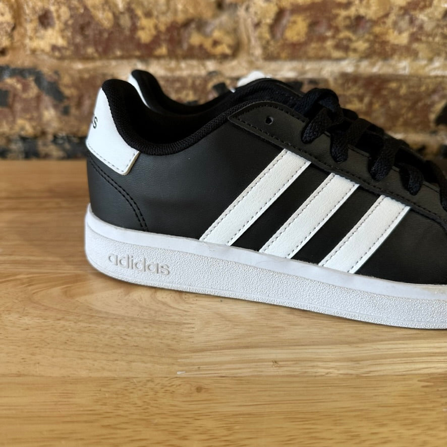 Adidas Youth Sneakers Size 4