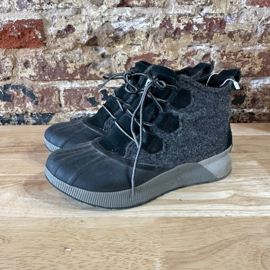 Sorel Woman's 9 Gray Boots