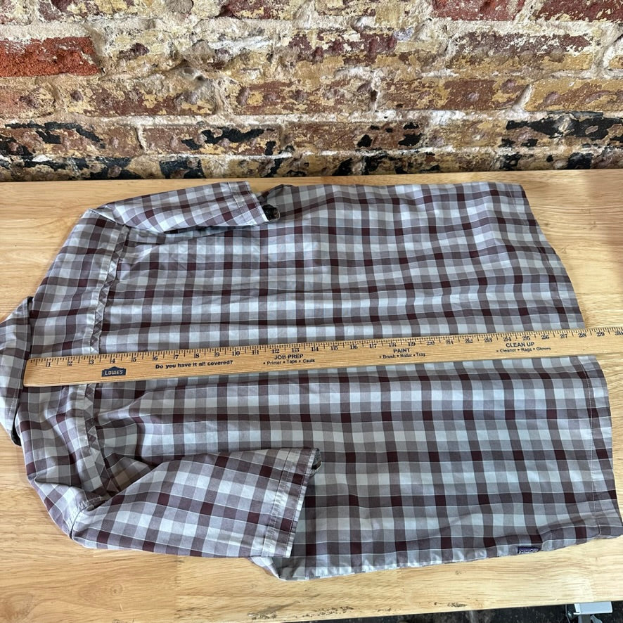 Patagonia Mens Medium Button Up