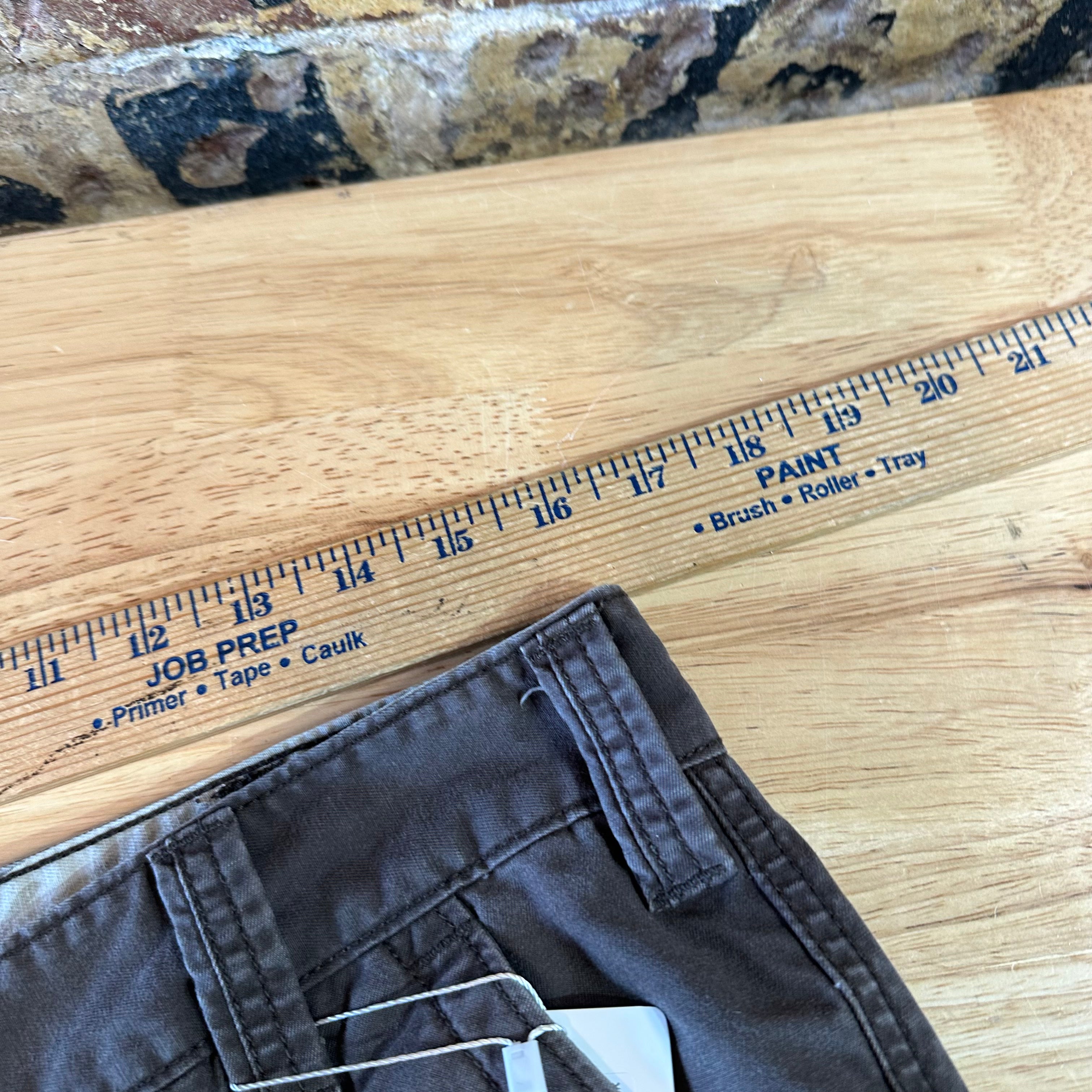 Levi's Cargo Dark Brown Shorts Mens 32