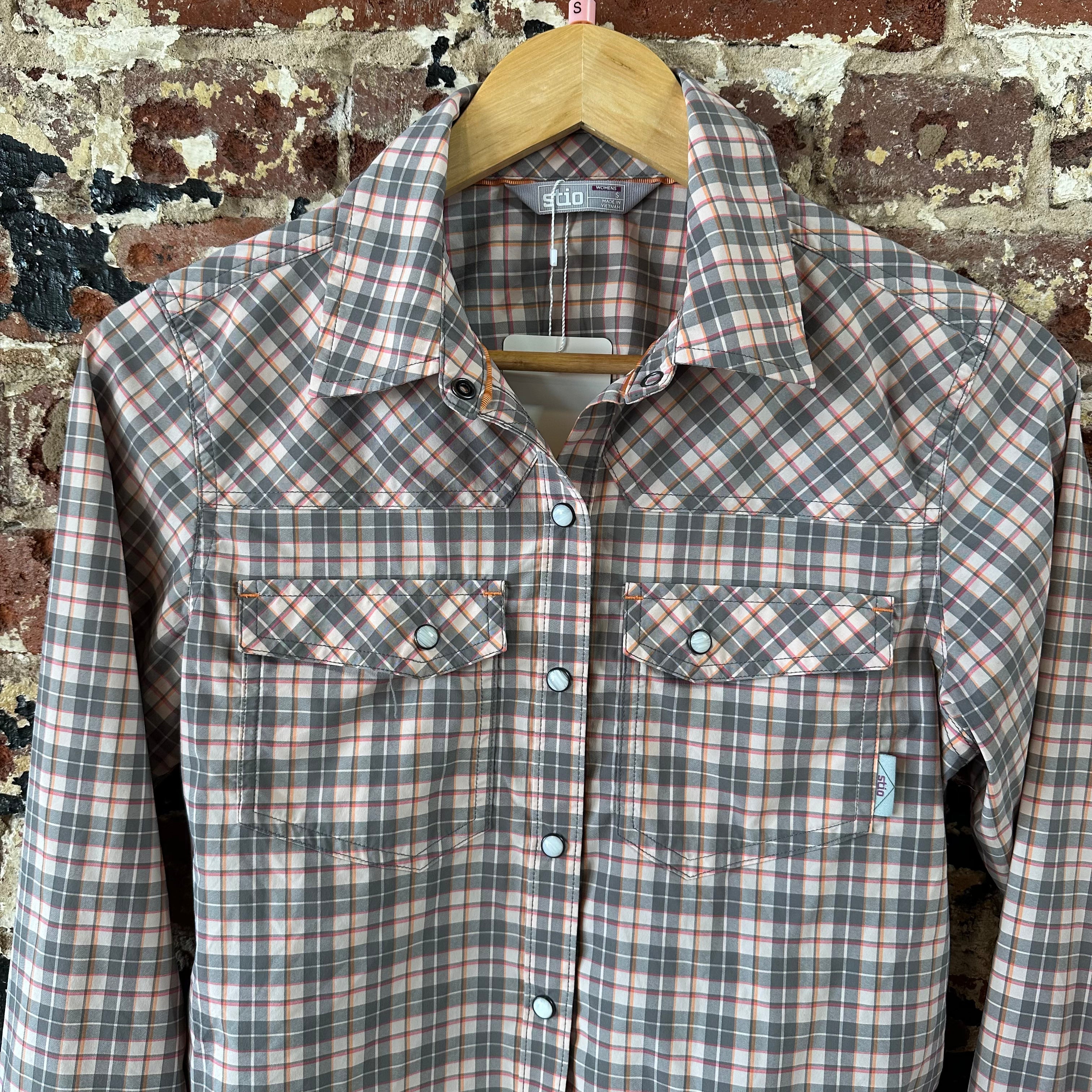 Stio Pearl Snap Button Up Shirt Women’s Size Small Pink Gray Plaid Long Sleeve