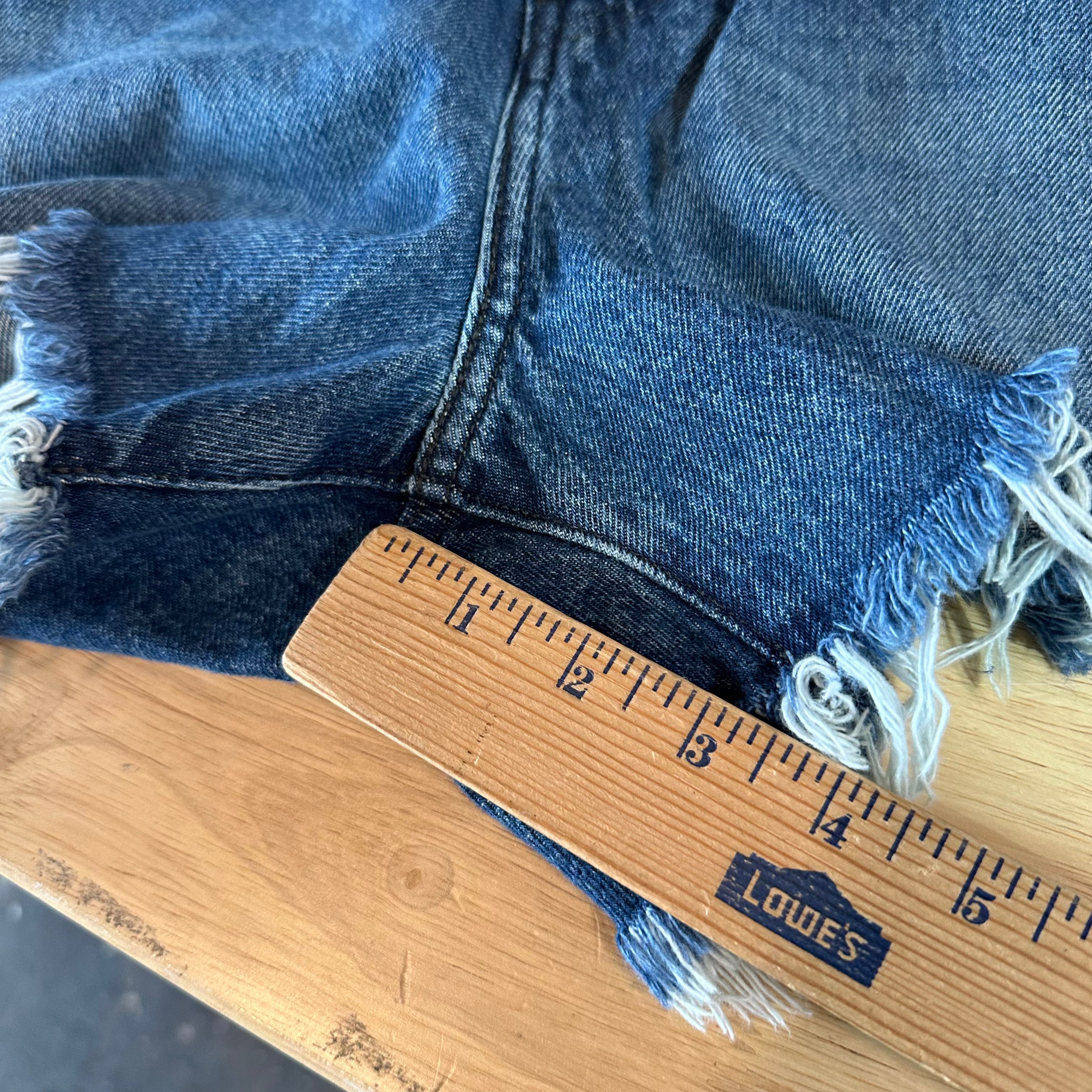 Levi's Jean Shorts Womens 34 NEW
