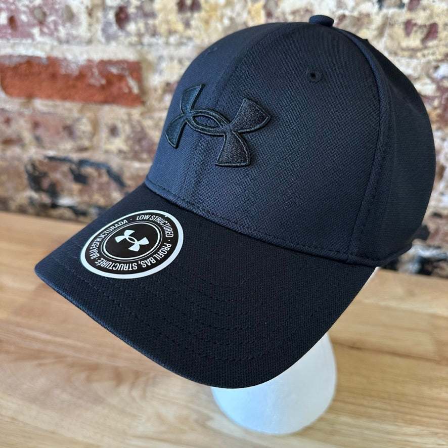 Under Armour UA Men's Black w/black logo Classic Fit S/M Cap Hat NWT