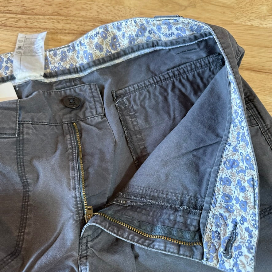 Carhartt Cargo Outdoor Canvas Shorts Womens Size 12 Gray 34x11"