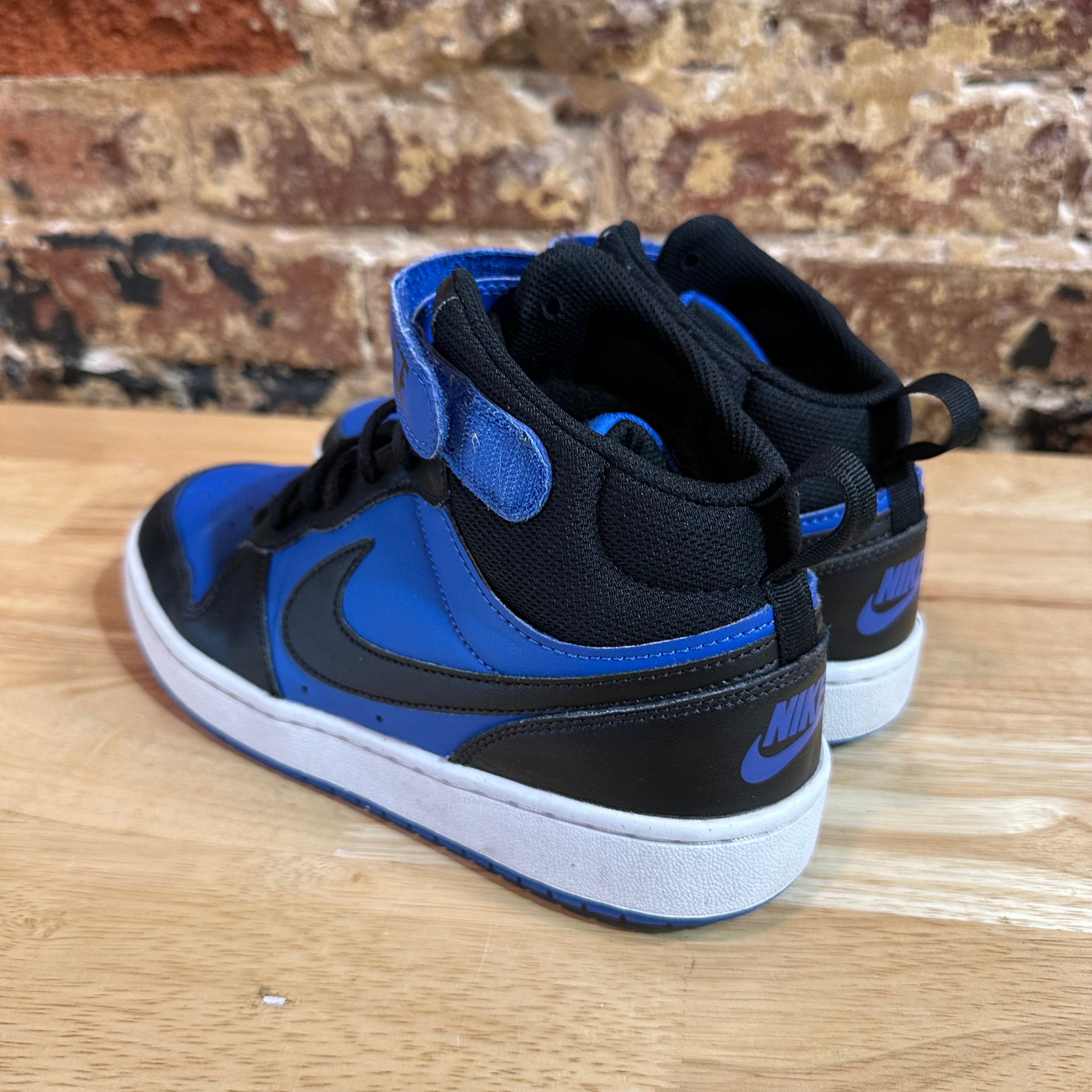 Nike Boys size 6.5