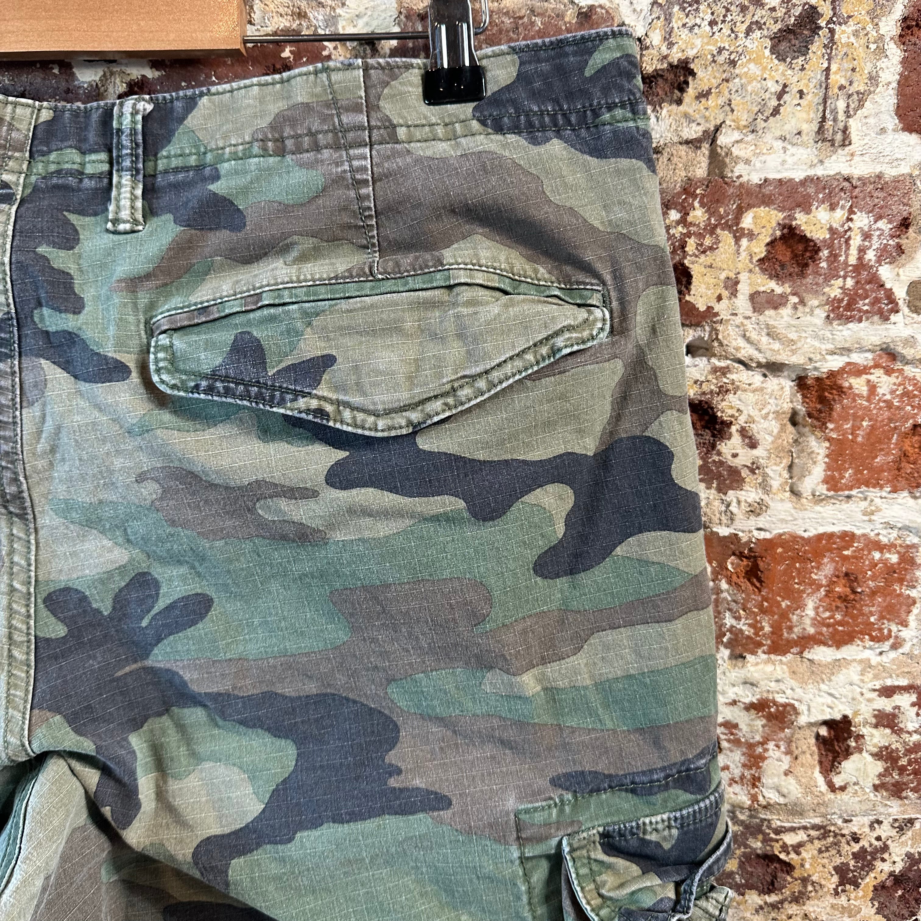 Gap Khakis Shorts Men’s 34 Camouflage 100% Cotton Cargo Shorts heavy