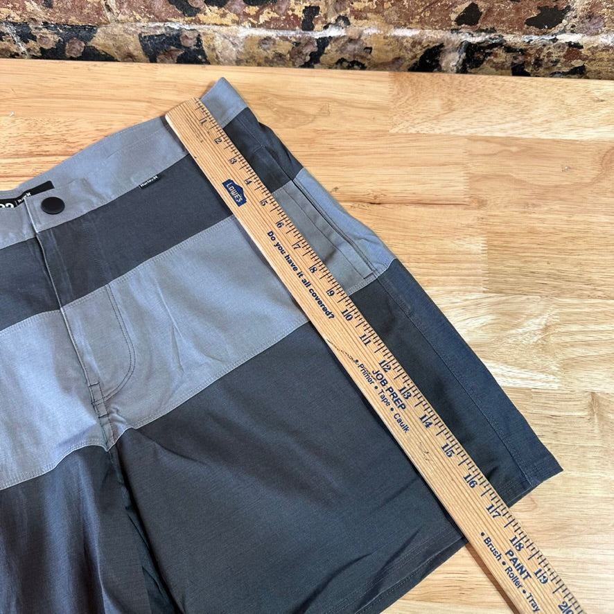 Hurley Shorts Mens 32