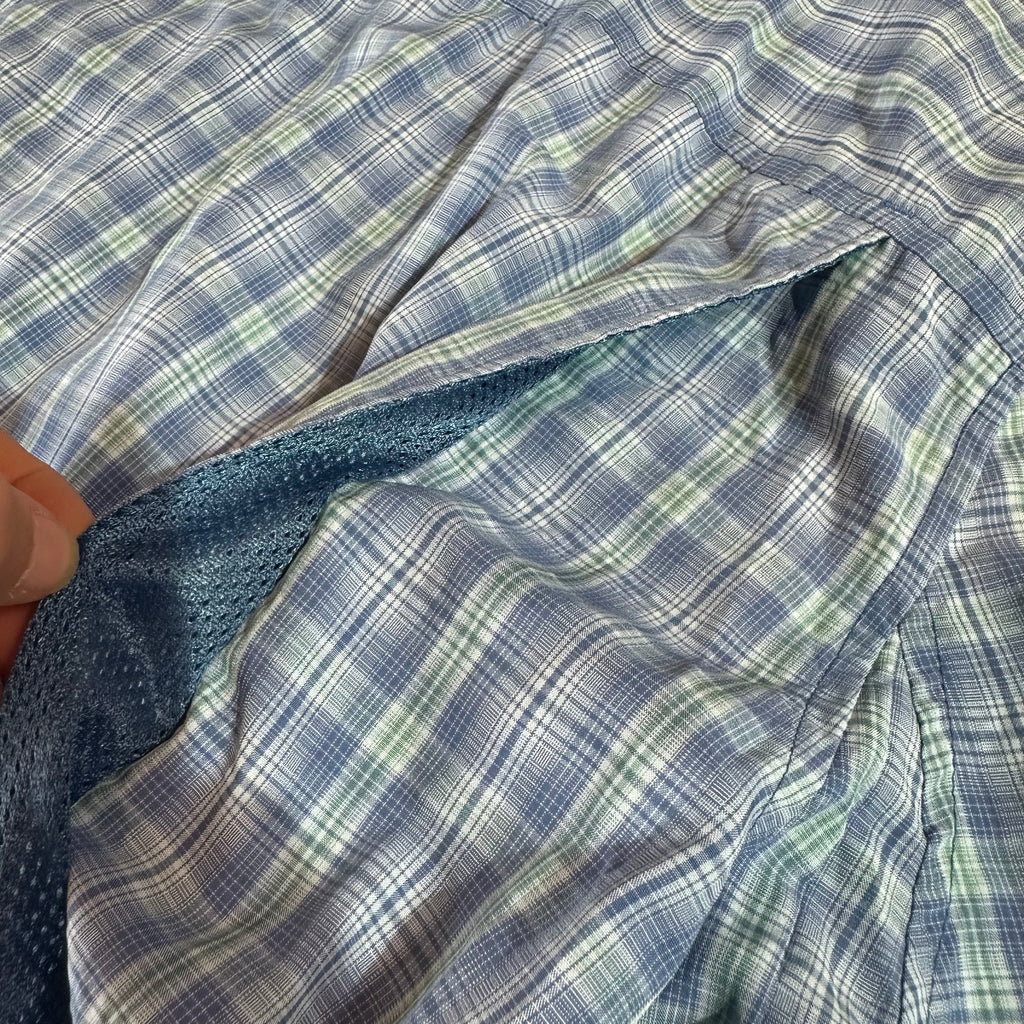Duluth Trading Womens Medium Button Up Shirt Blue Plaid Long sleeve vented