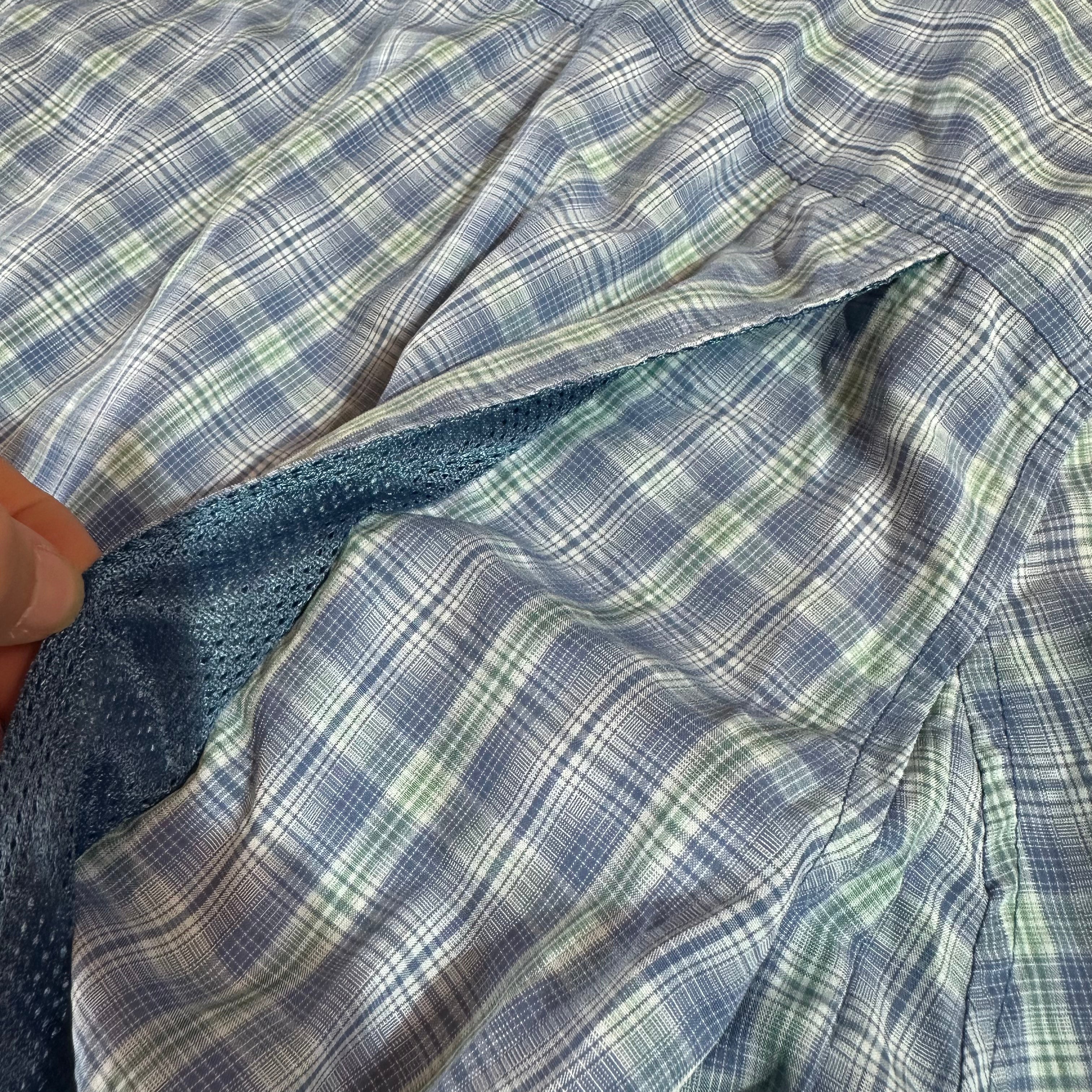 Duluth Trading Womens Medium Button Up Shirt Blue Plaid Long sleeve vented