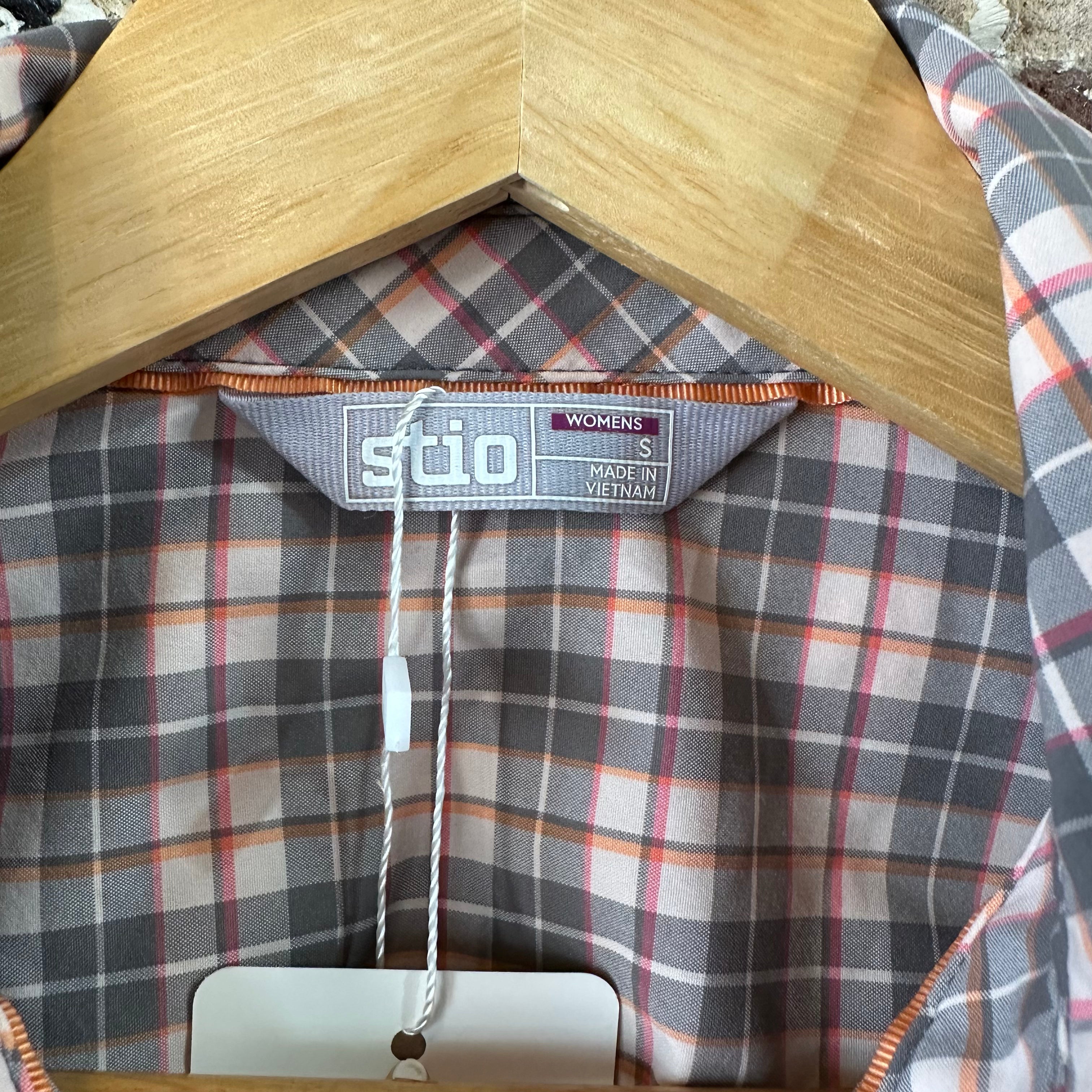 Stio Pearl Snap Button Up Shirt Women’s Size Small Pink Gray Plaid Long Sleeve