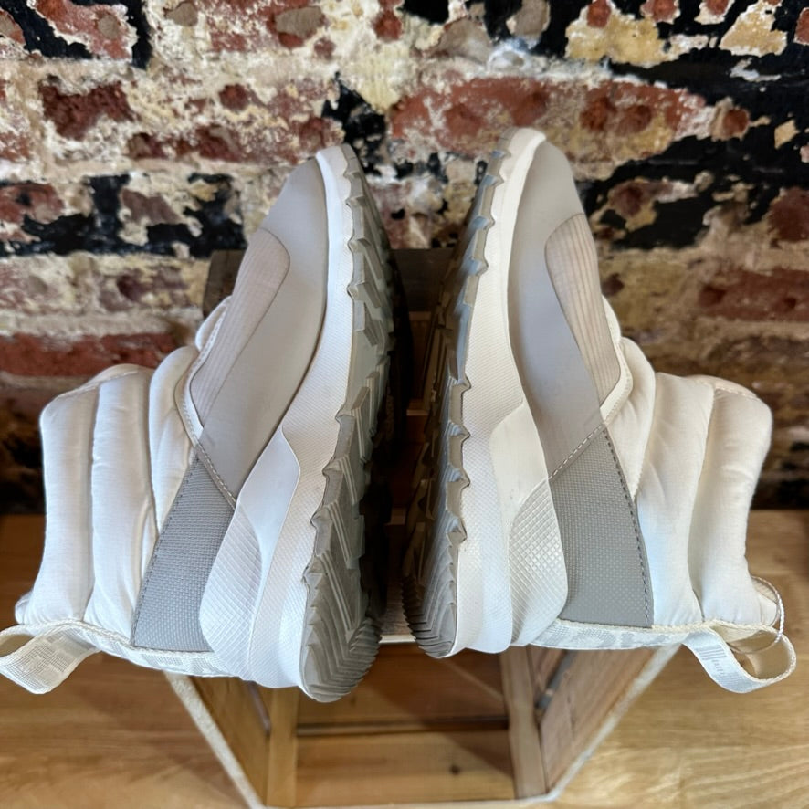 North Face Woman's 8 Cream Boots