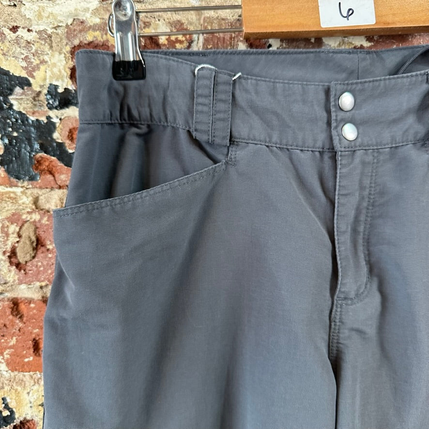 North Face Womens 6 Gray Capris