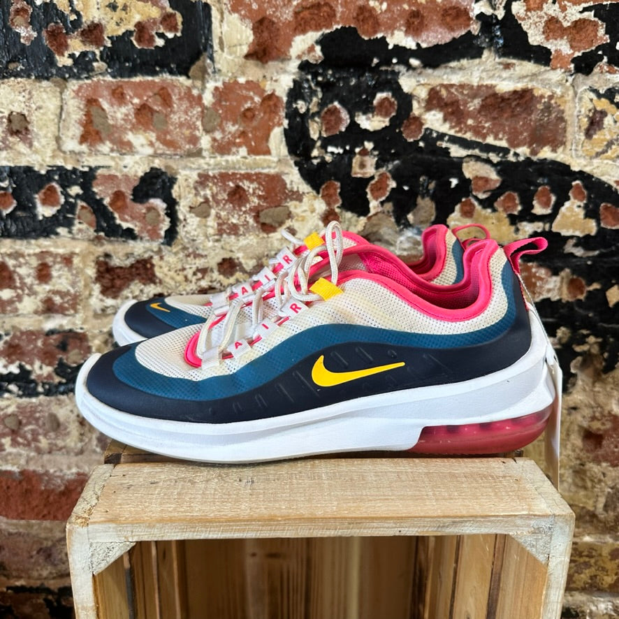 Nike Womens 8.5 Shoes