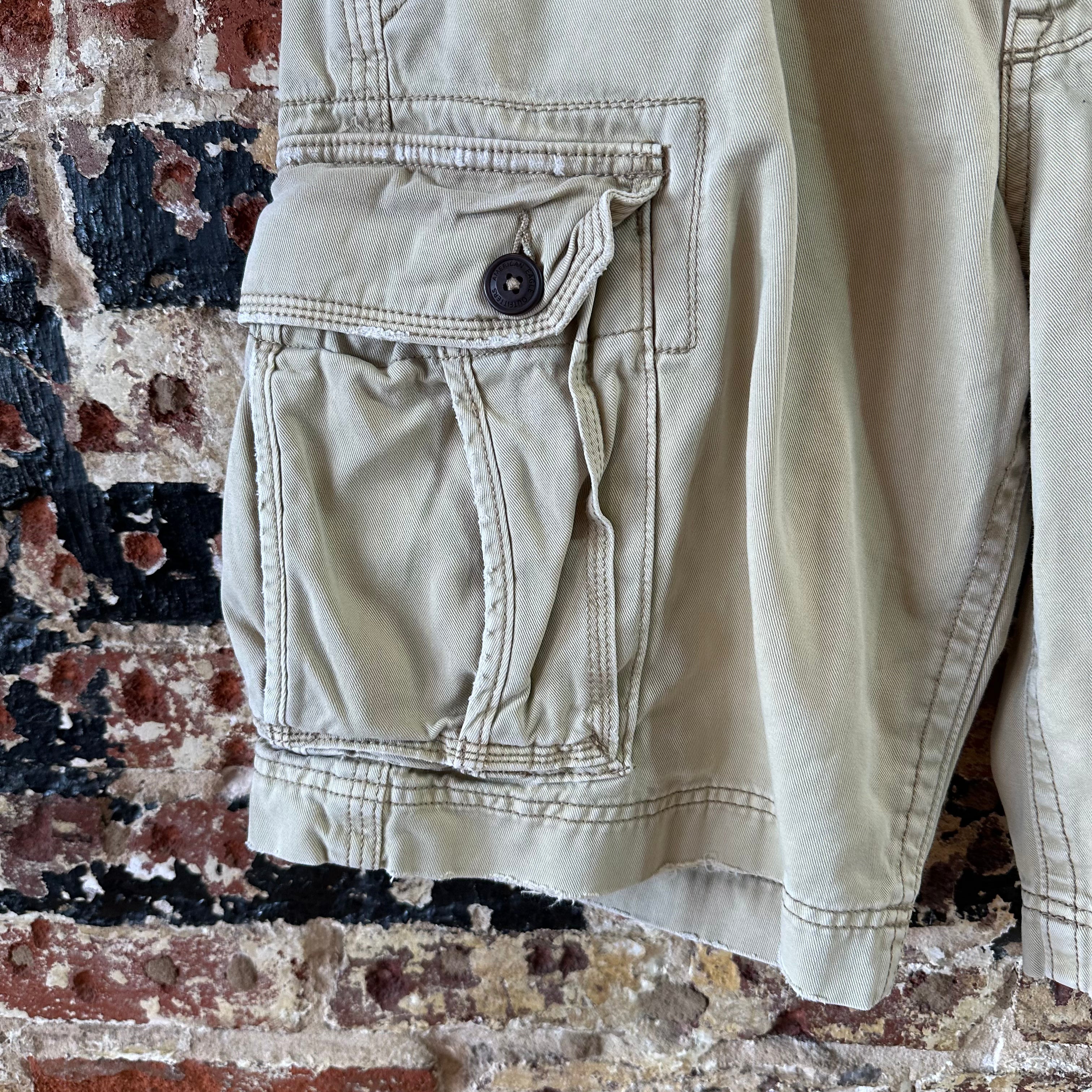 American Eagle Outfitters Classic Length Cargo Shorts Mens 32 Tan 11" inseam