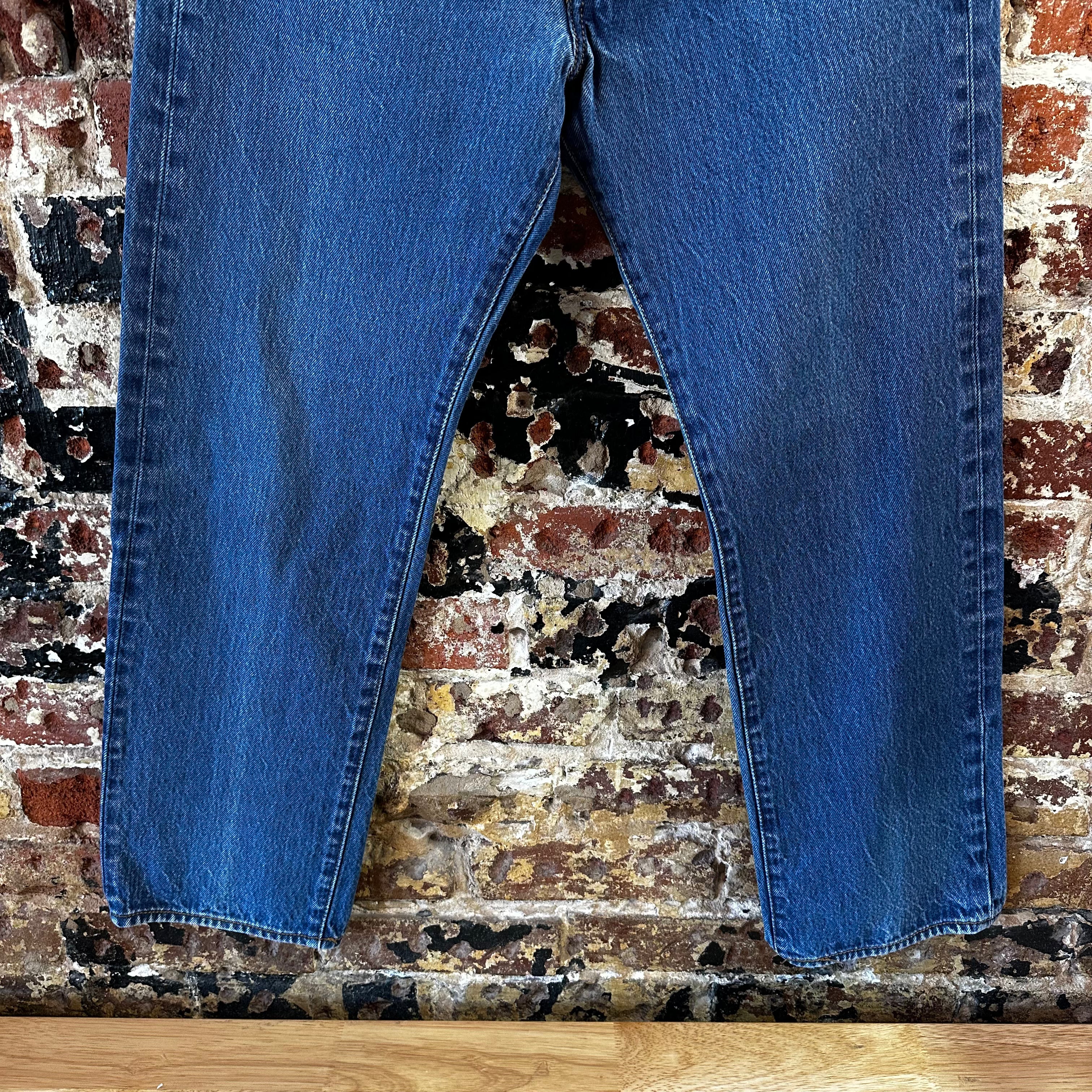 Levis 501 Jeans Mens 32x29 Straight Leg Button Fly Blue Denim