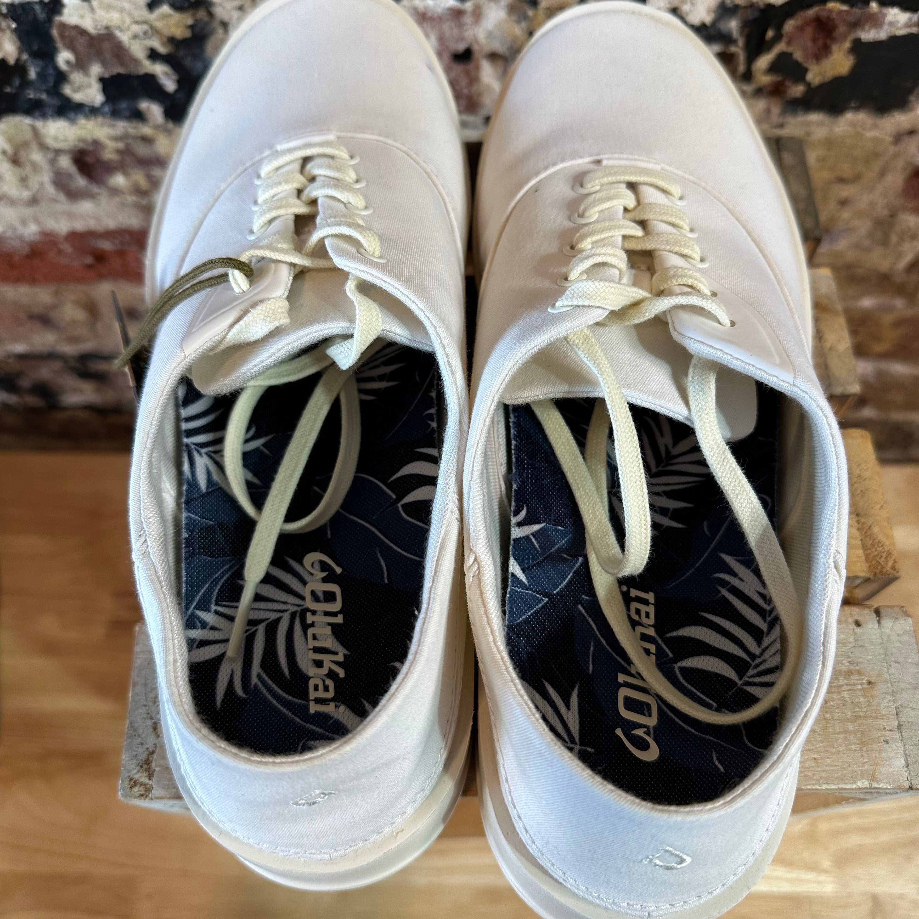 Oluaki Tradewinds Mens 10 White Shoes NEW