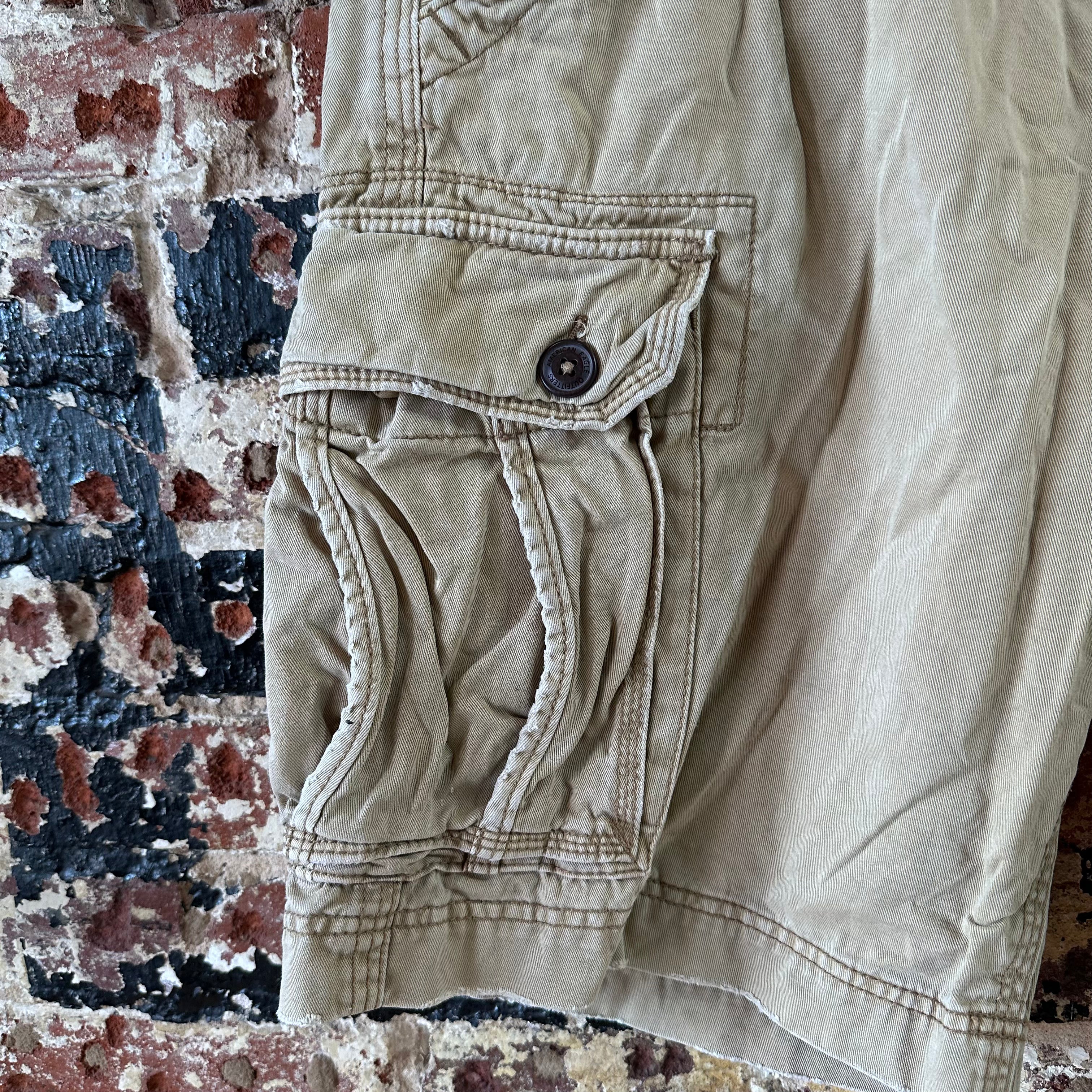 American Eagle Outfitters Classic Cargo Shorts Mens 34 Tan 11" inseam