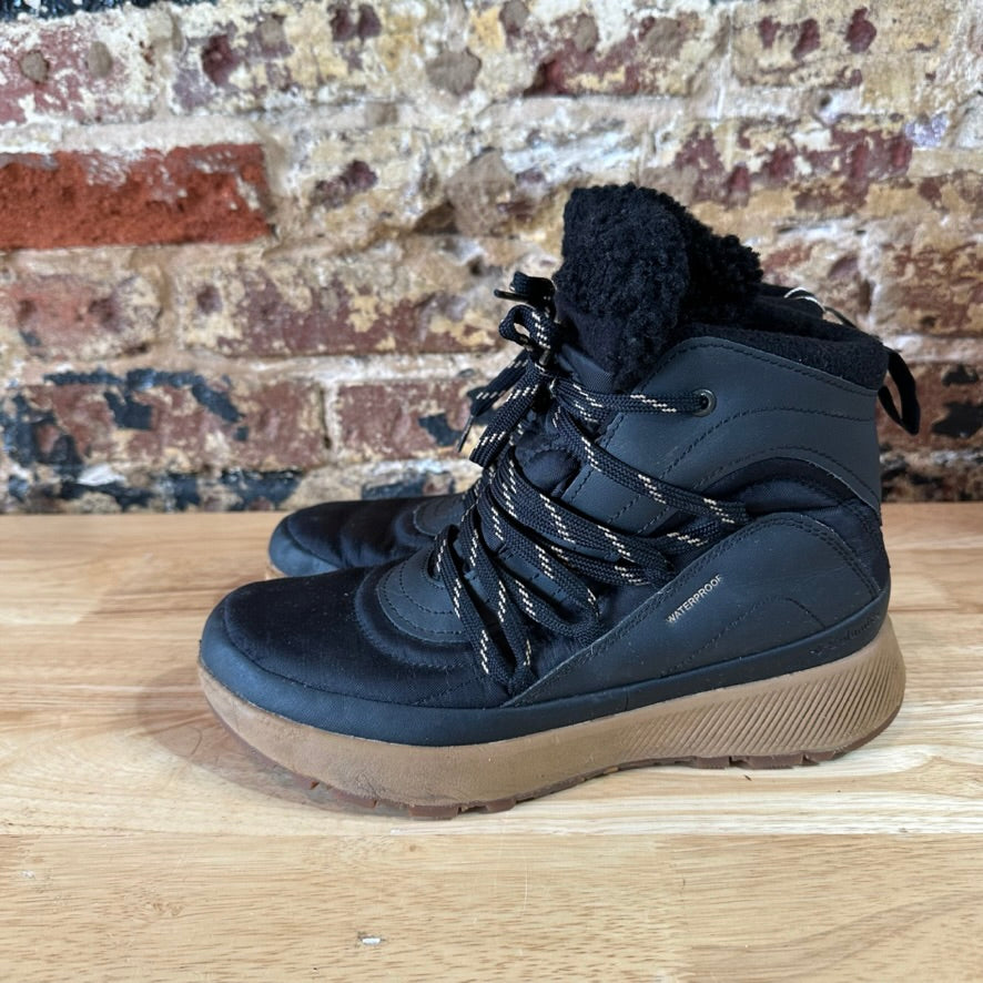 Columbia Womens 8 Black boots