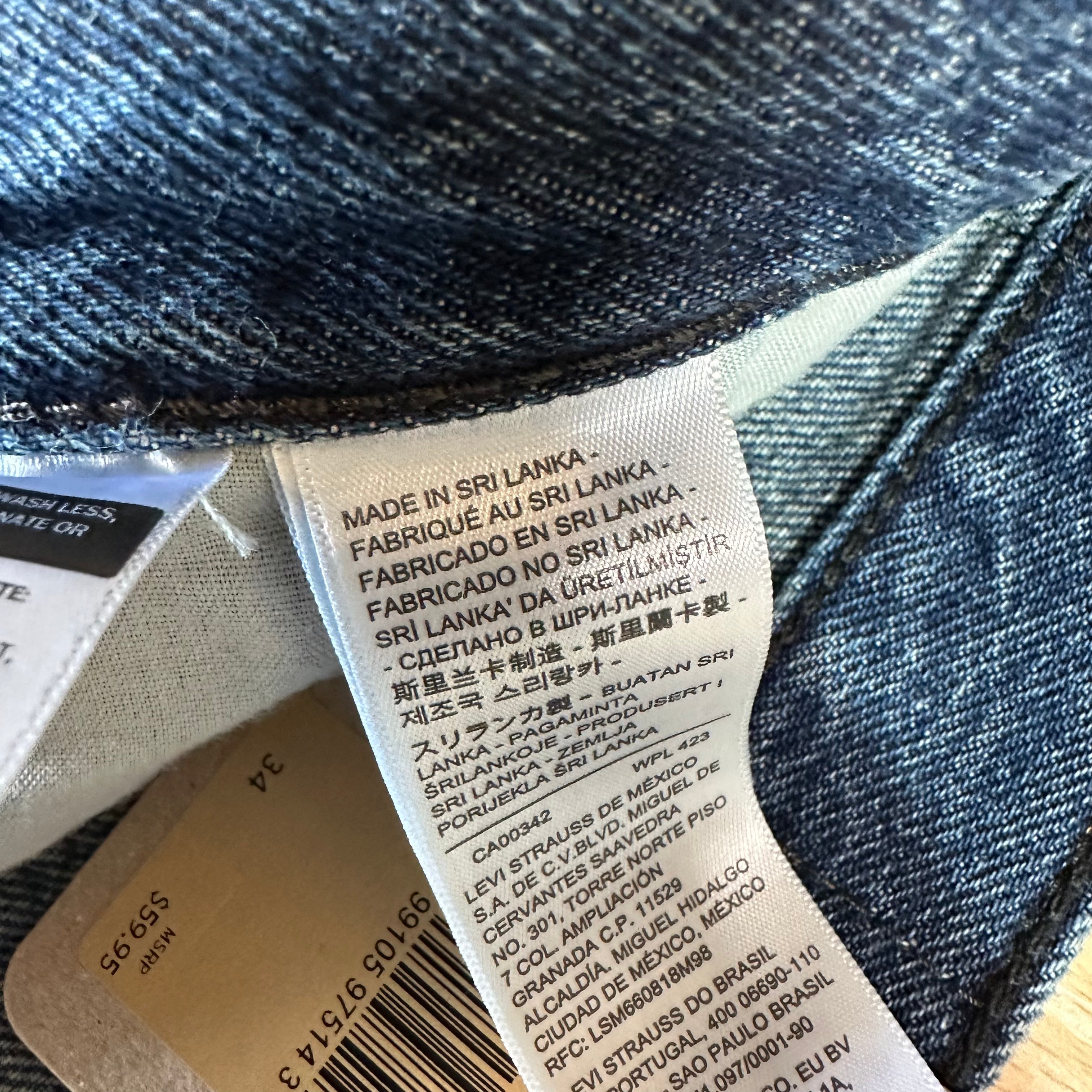 Levi's Jean Shorts Womens 34 NEW