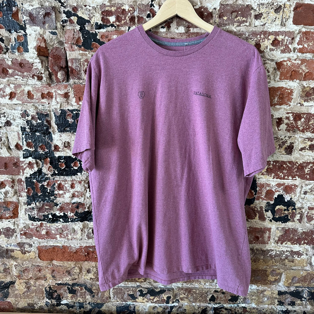 Patagonia Mens Shirt XL Regular Fit Iron Clad Guarantee Responsibili-Tee Purple