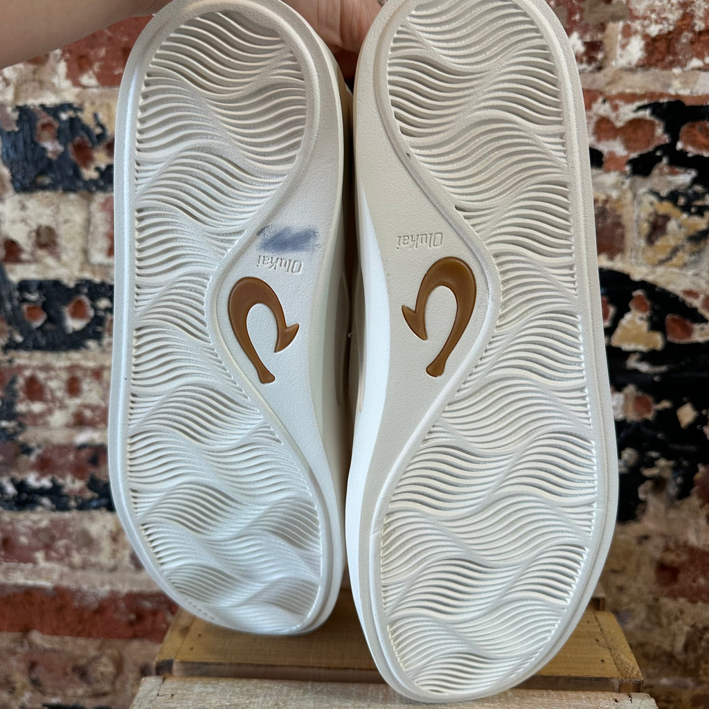 Oluaki Tradewinds Mens 10 White Shoes NEW