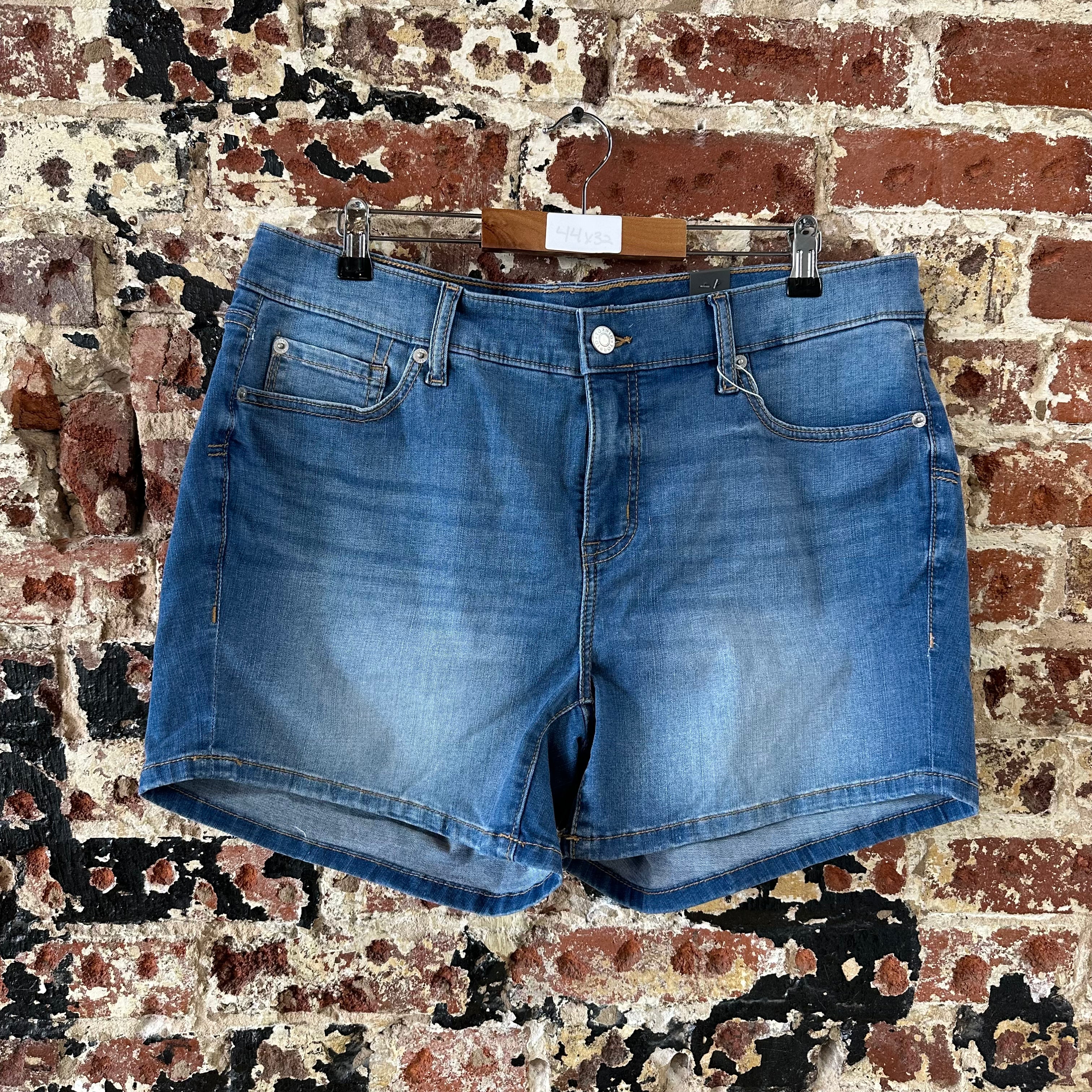 Torrid Sz 14 Denim Perfect 5" Shorts Blue Vintage Stretch NWT 38x5"