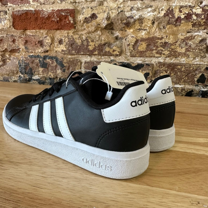 Adidas Youth Sneakers Size 4