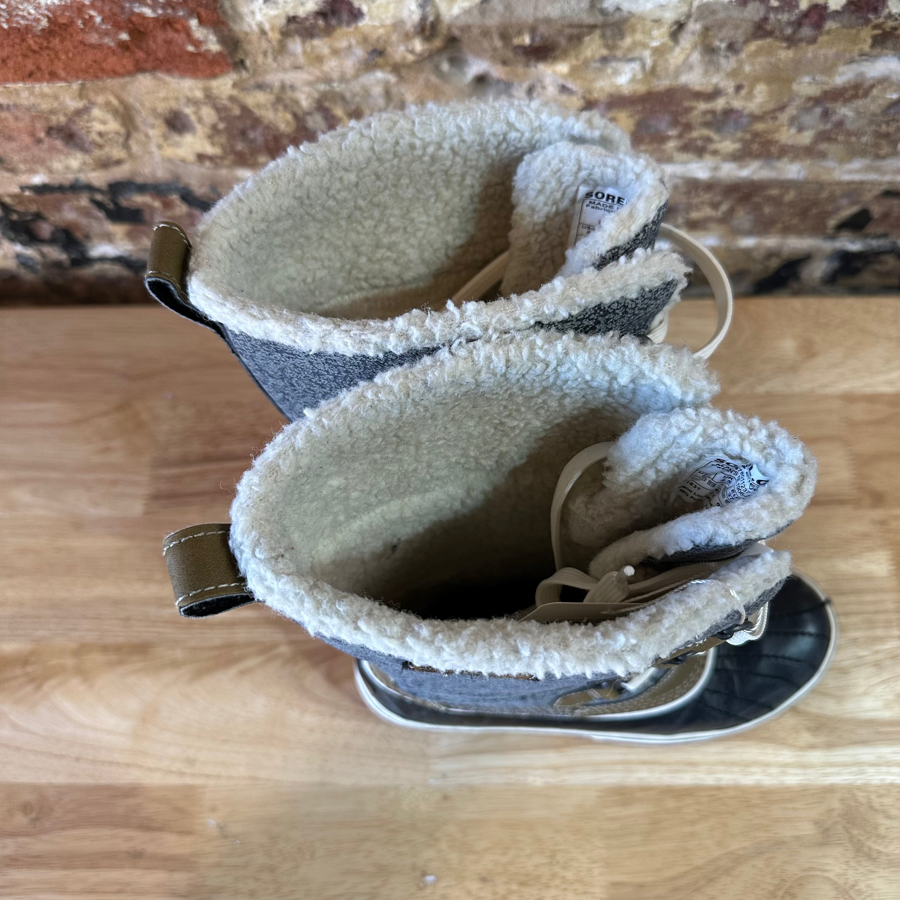 Sorel Tivoli High ll Snow Boots Woman's Winter Boot Grey Black Size 6