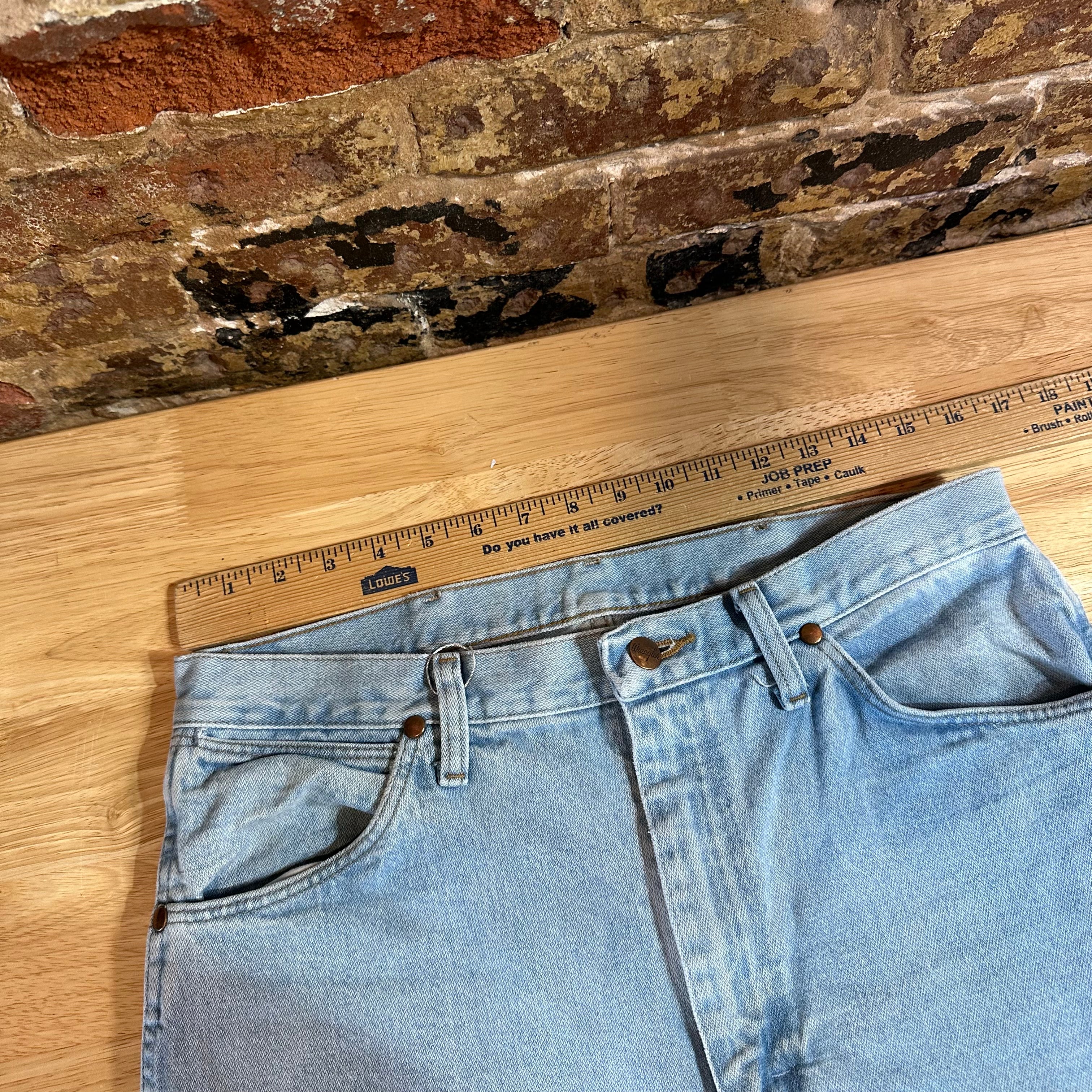 Wrangler Mens 33x34 Light Blue Jeans