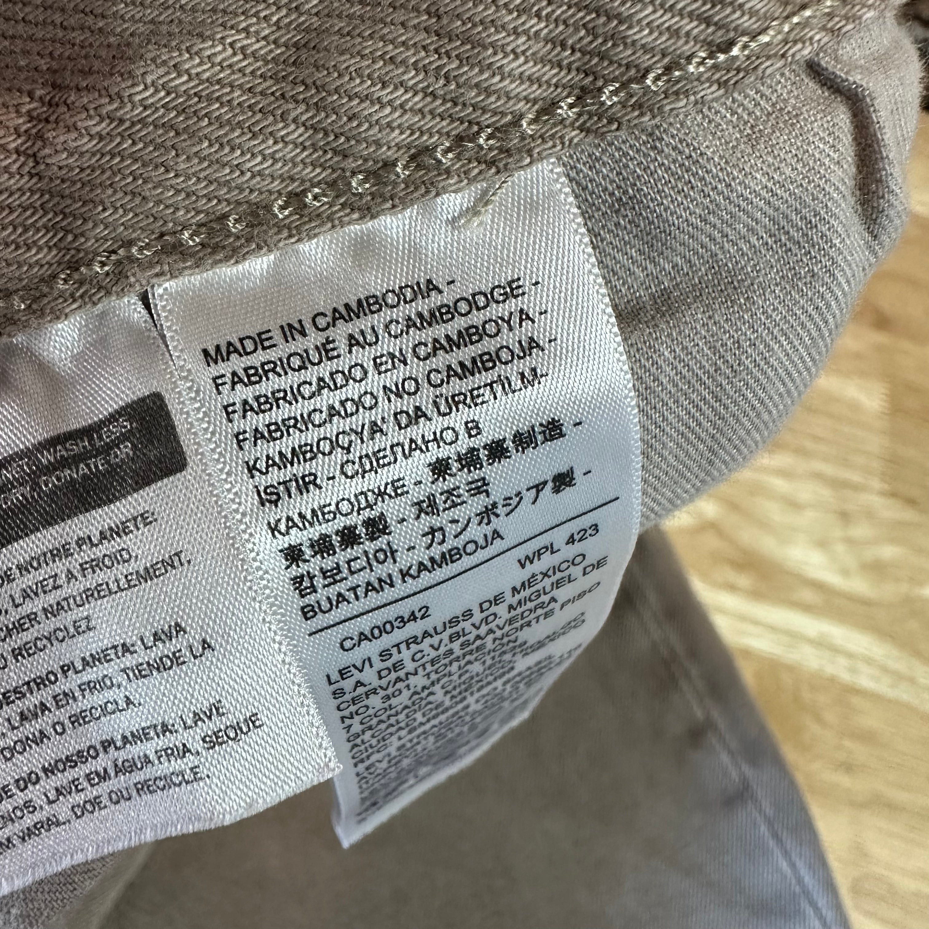 Levi's 501 Mens 38x32 Tan Jeans