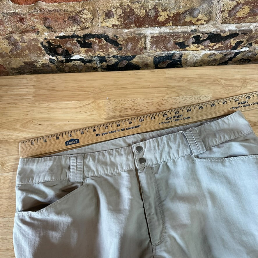 North Face Womens 16 Tan Capris