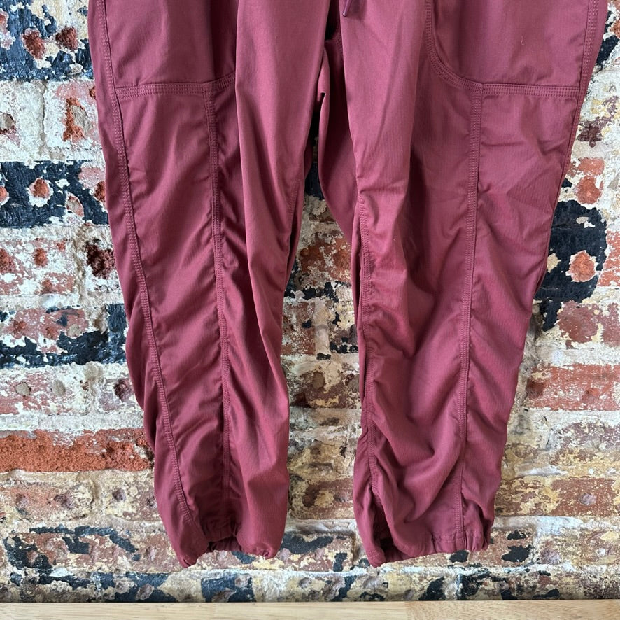 North Face Womens Medium Capri's