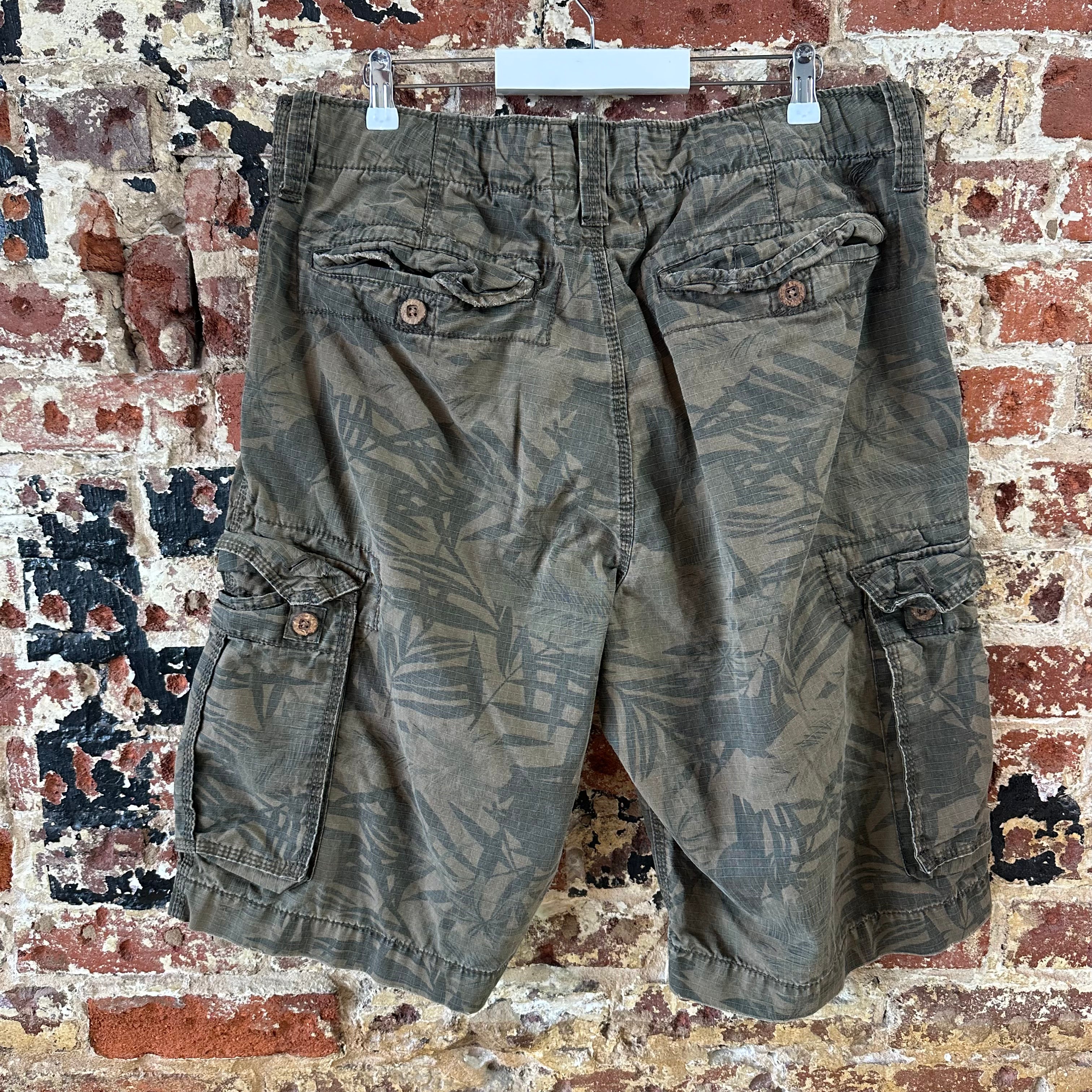 American Eagle Mens 36 Green Shorts